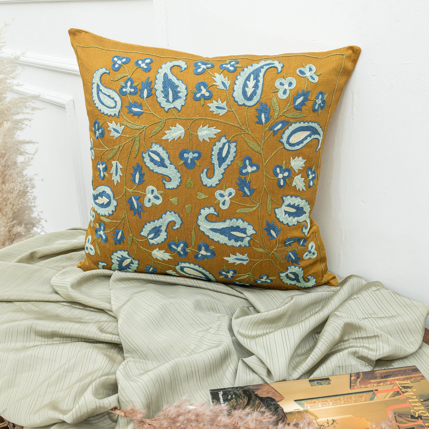 Selvan El Yapımı İpek Kırlent