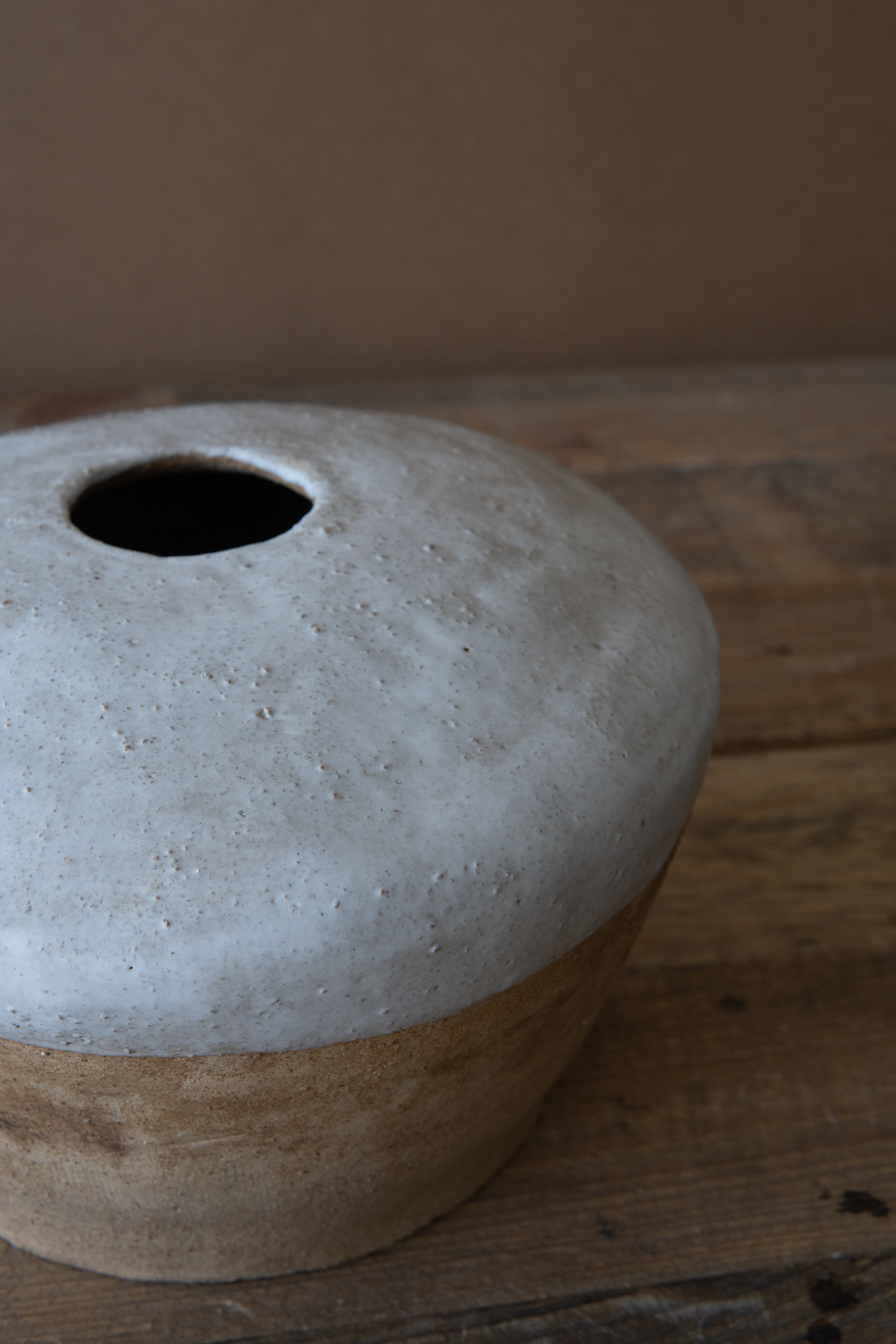 Seramik Beyaz Mat Sır Dokulu Stoneware Vazo