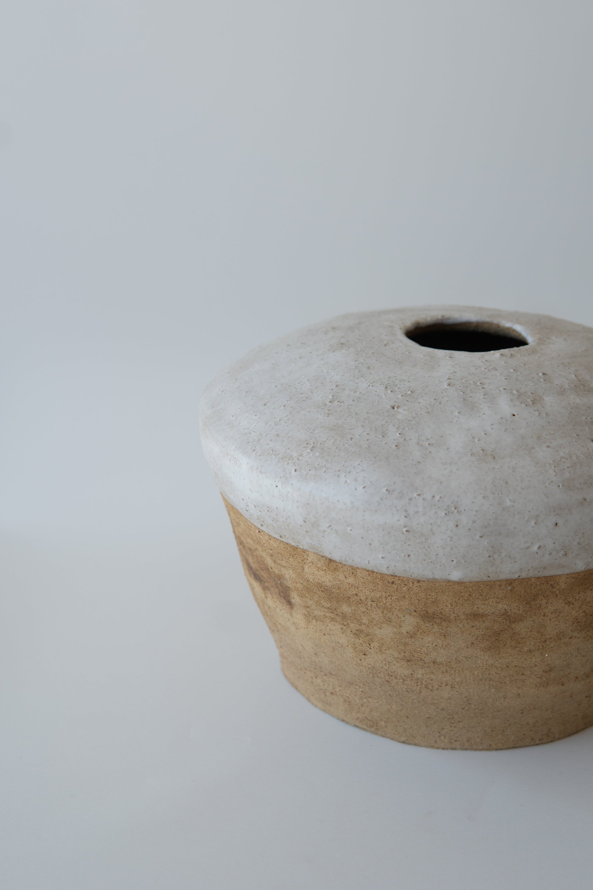Seramik Beyaz Mat Sır Dokulu Stoneware Vazo