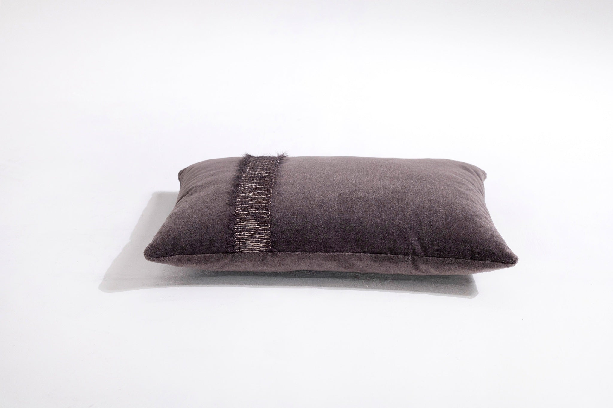 Şerit Detaylı Antrasit Kadife Kırlent