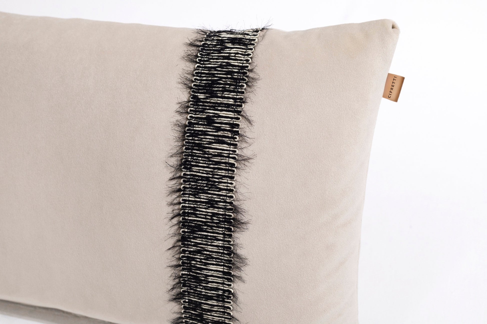 Şerit Detaylı Krem Kadife Kırlent