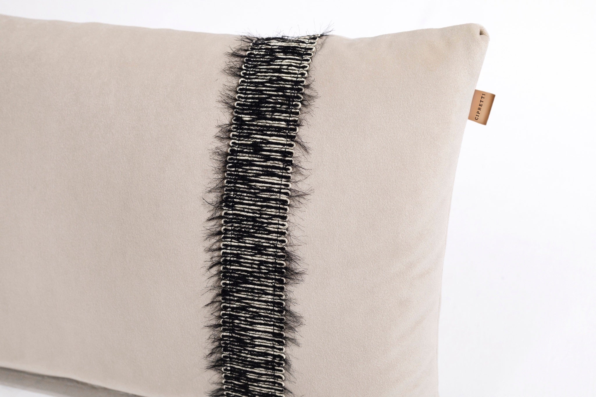 Şerit Detaylı Krem Kadife Kırlent