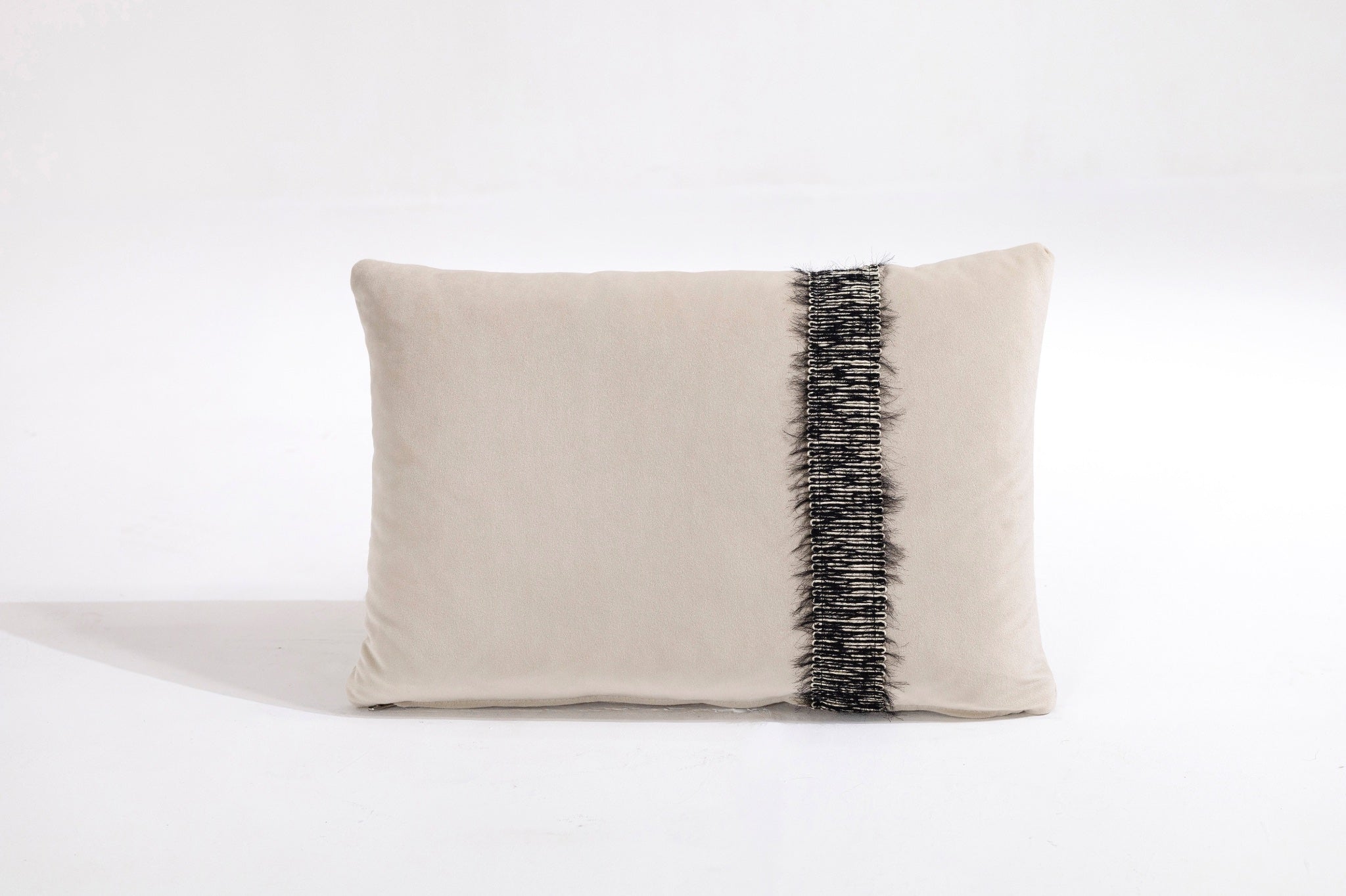 Şerit Detaylı Krem Kadife Kırlent