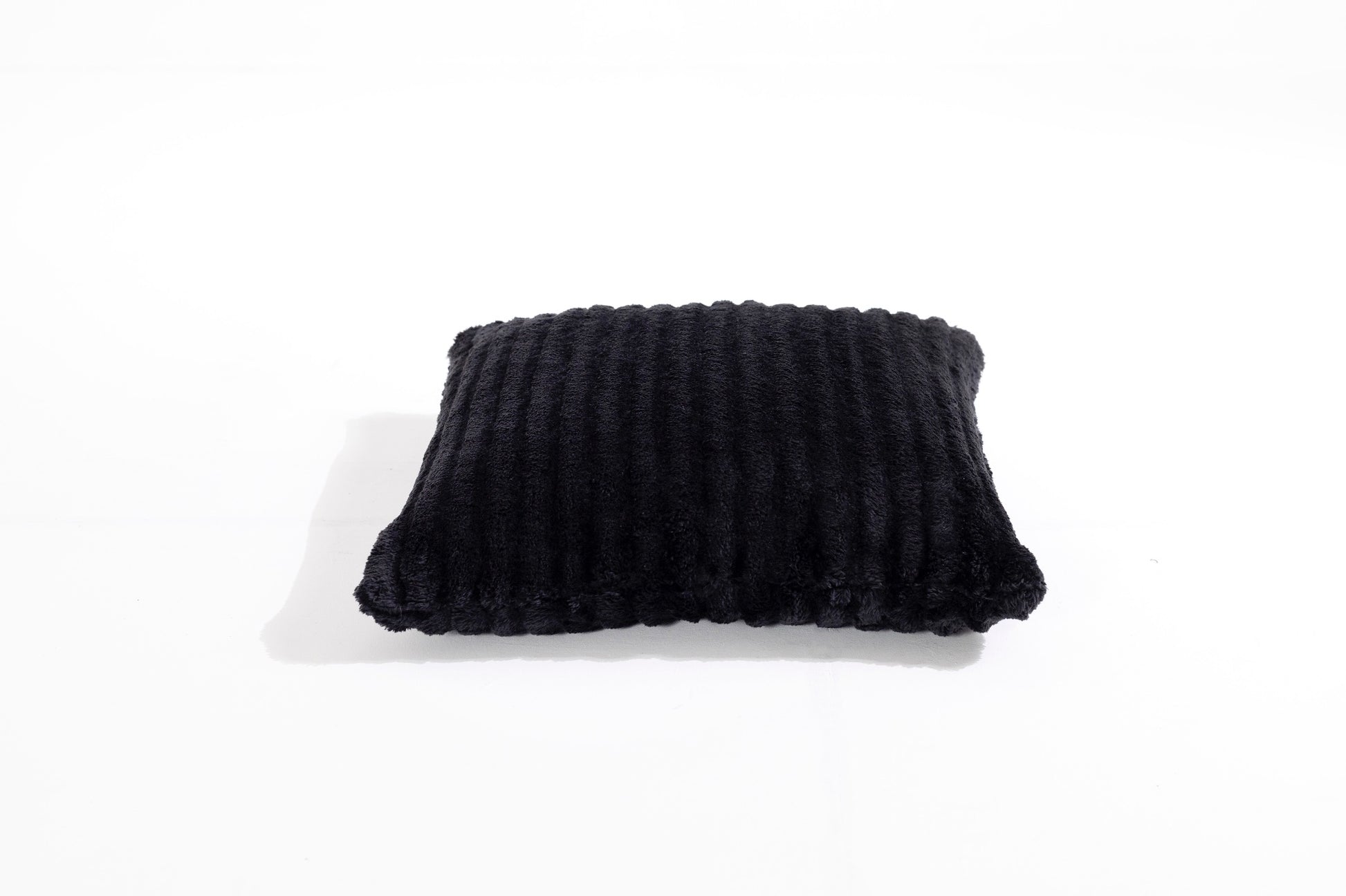 Şerit Detaylı Siyah Kırlent