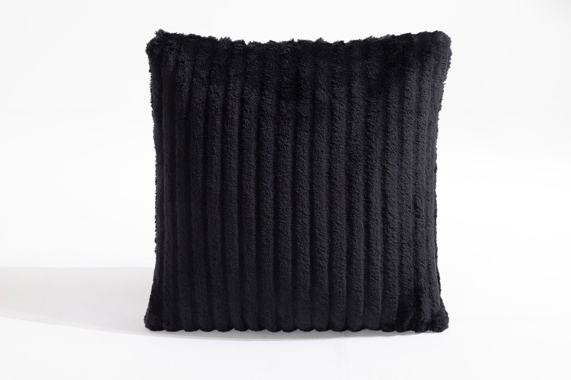 Şerit Detaylı Siyah Kırlent