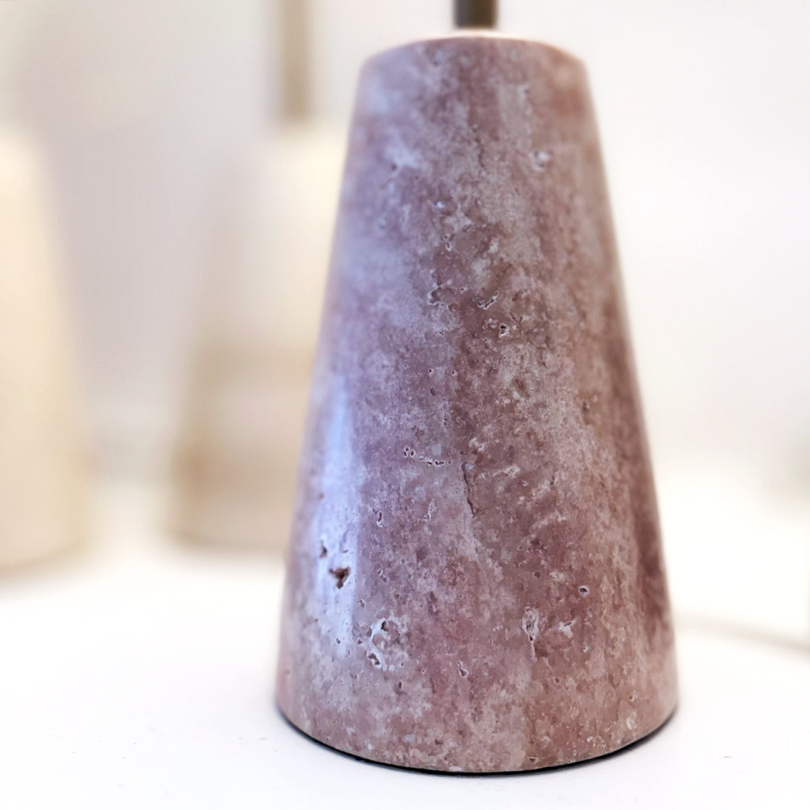 Shorty Cone Pembe Traverten Abajur