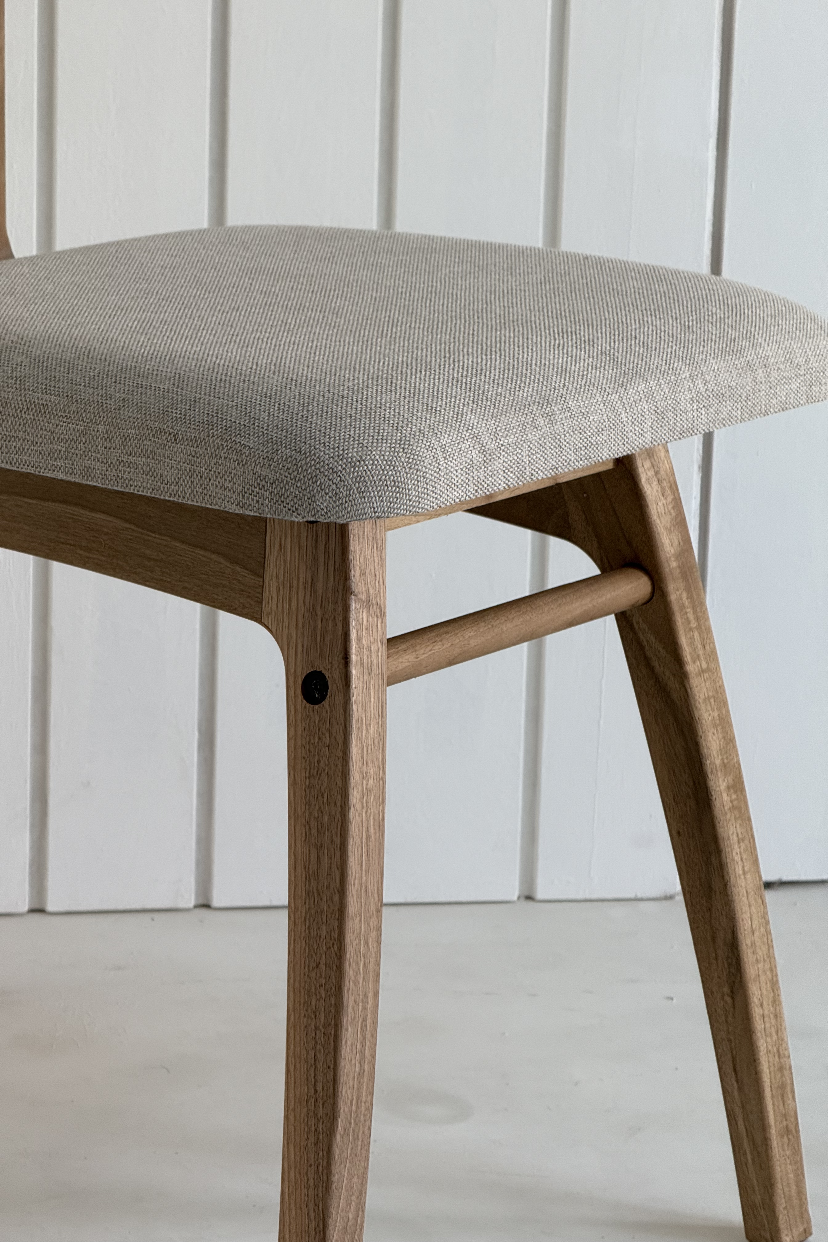 Slim Ceviz Ahşap Sandalye Bej