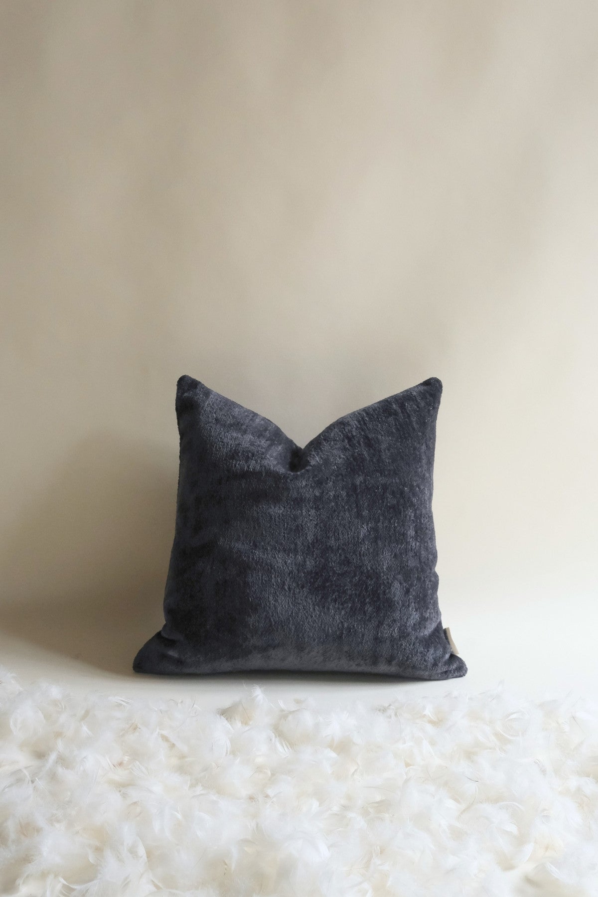 Solvia - Kuş Tüyü Dolgulu Gece Mavisi Kırlent (Dolgu Dahil)