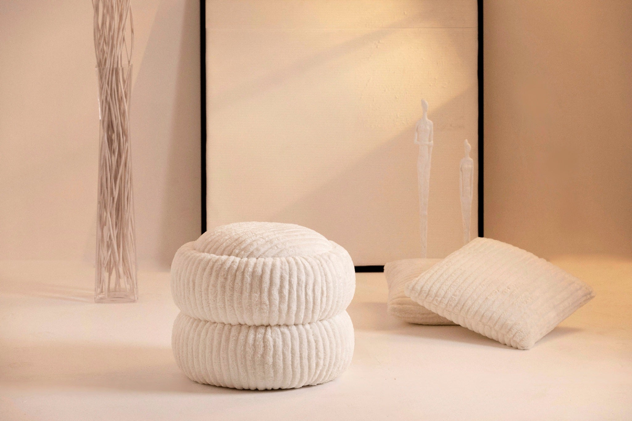 Strato Beyaz Şerit Detaylı Yuvarlak Puf