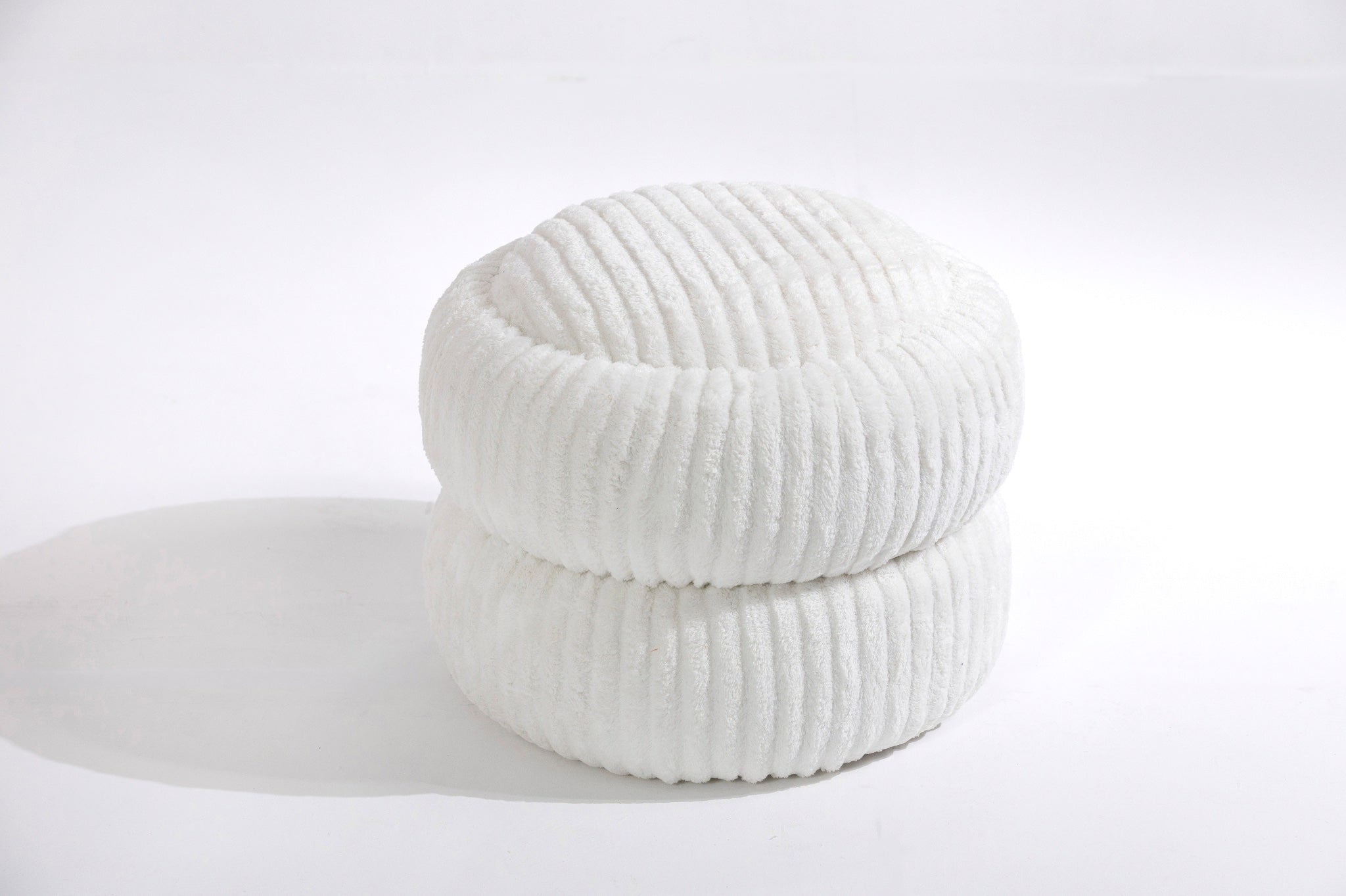 Strato Beyaz Şerit Detaylı Yuvarlak Puf