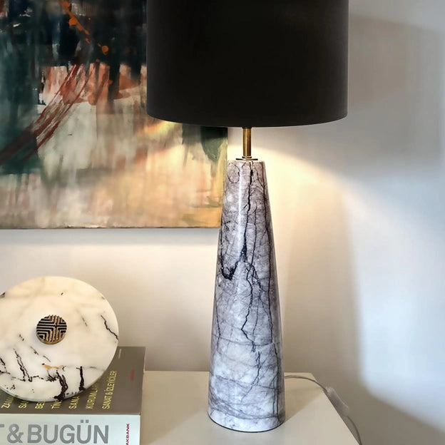 Tall Cone02 Siyah/Beyaz Mermer Abajur