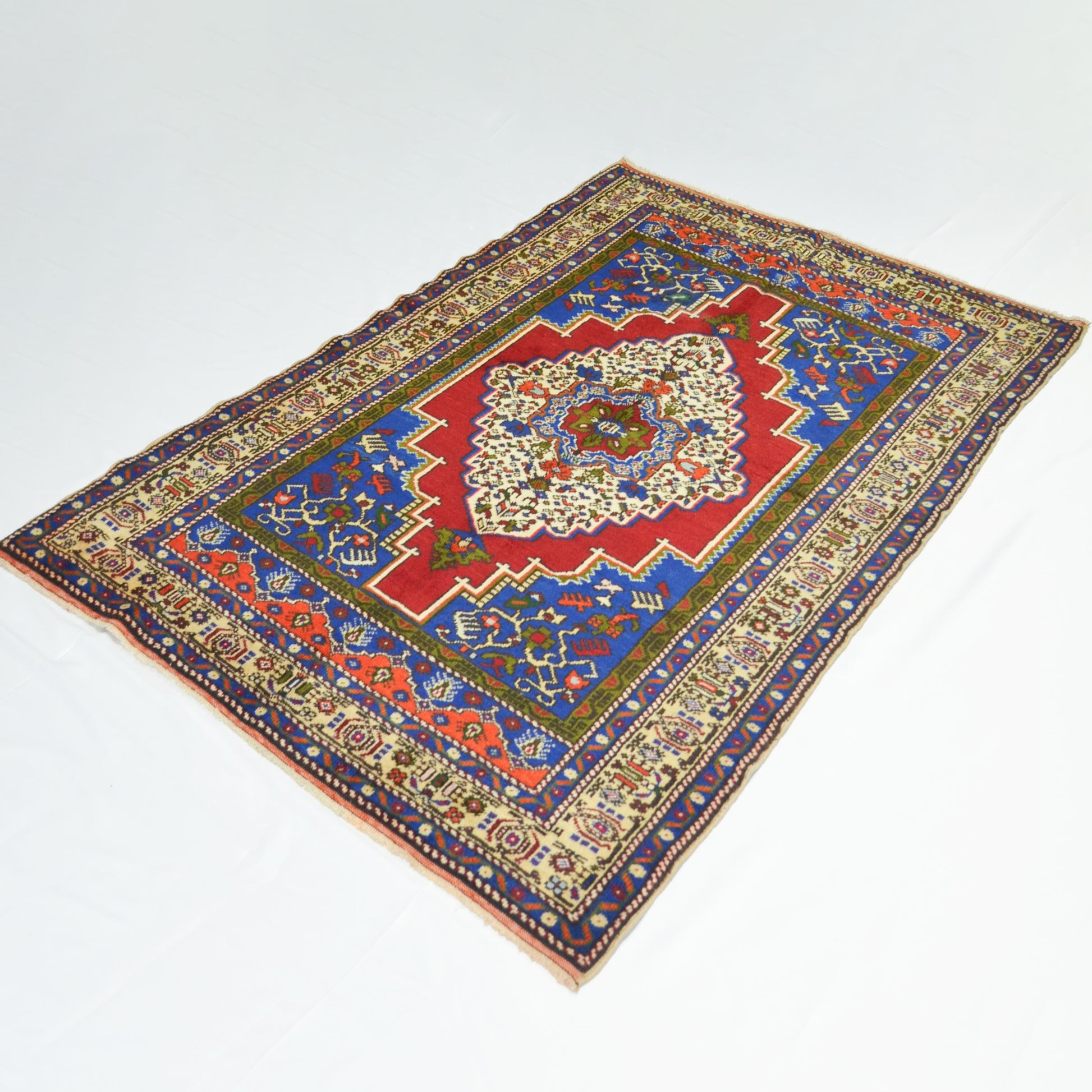 Taşpınar El Dokuma Madalyonlu Halı 126x201 cm