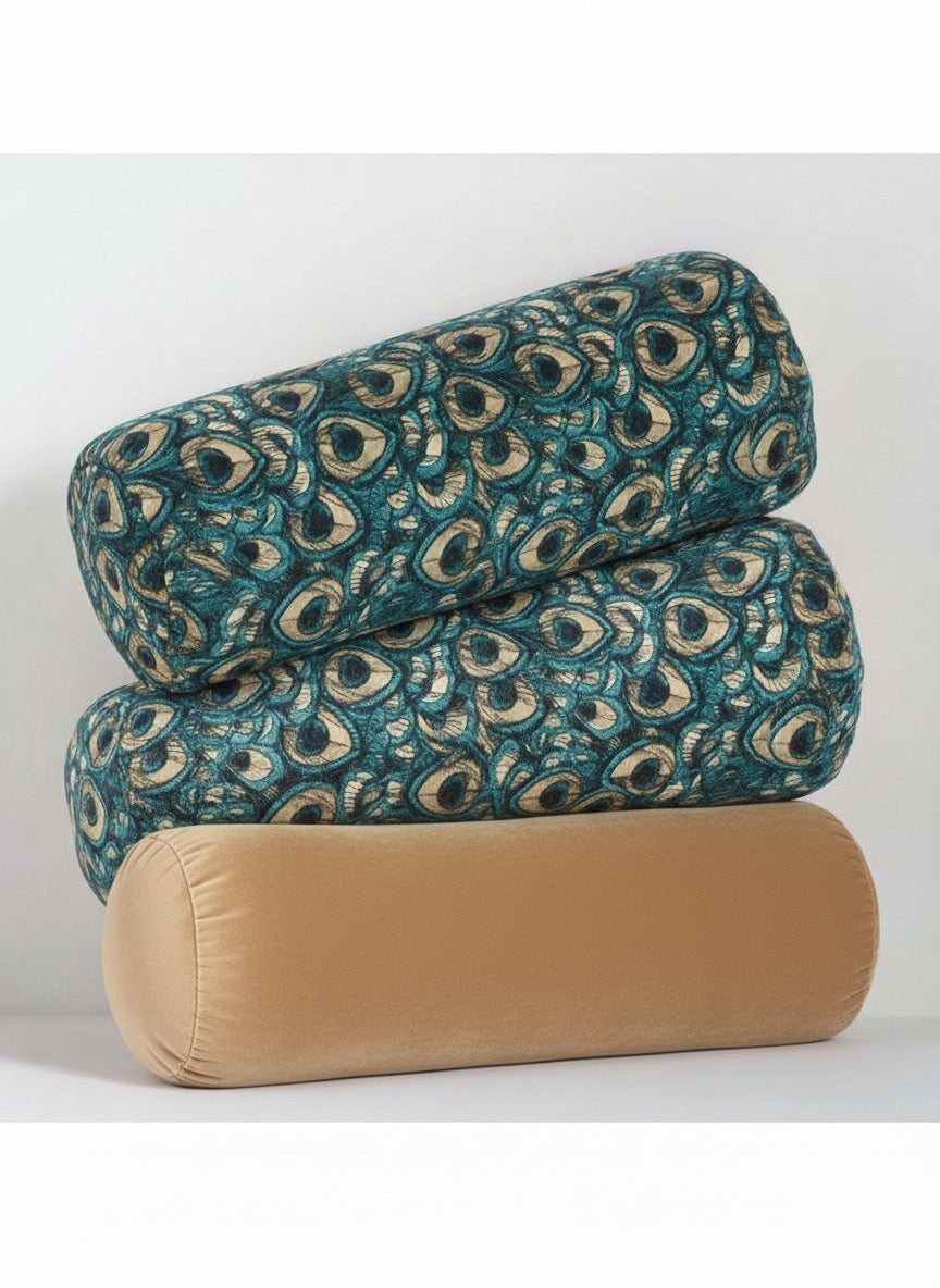 Tavus Kuşu Fısıltısı, Dolgulu Kadife Yastık