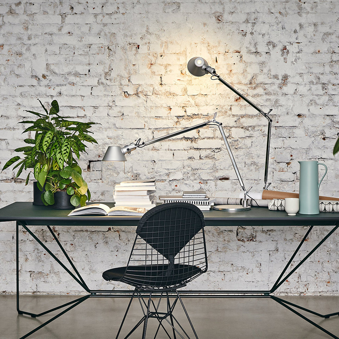 Tolomeo Led Alüminyum Masaüstü Aydınlatması (3000K)