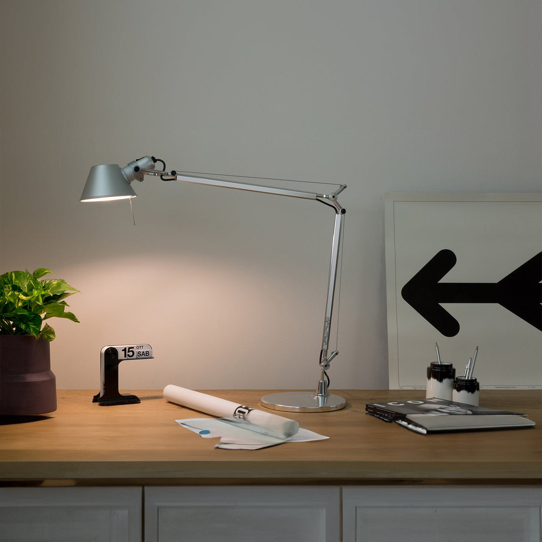 Tolomeo Led Alüminyum Masaüstü Aydınlatması (3000K)