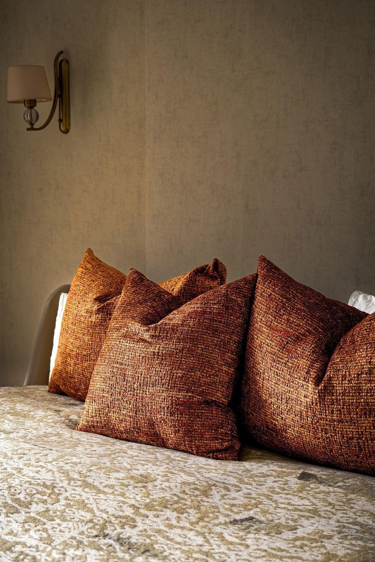 Toprağın Kızıl Hâli Kuş Tüyü 3'lü Kırlent Takımı