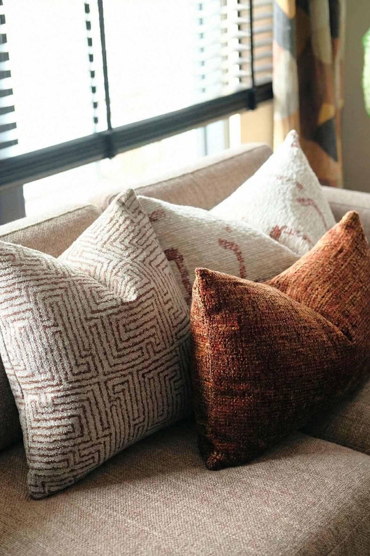 Toprağın Yumuşak İzleri - Kuş Tüyü 3'lü Kırlent Takımı