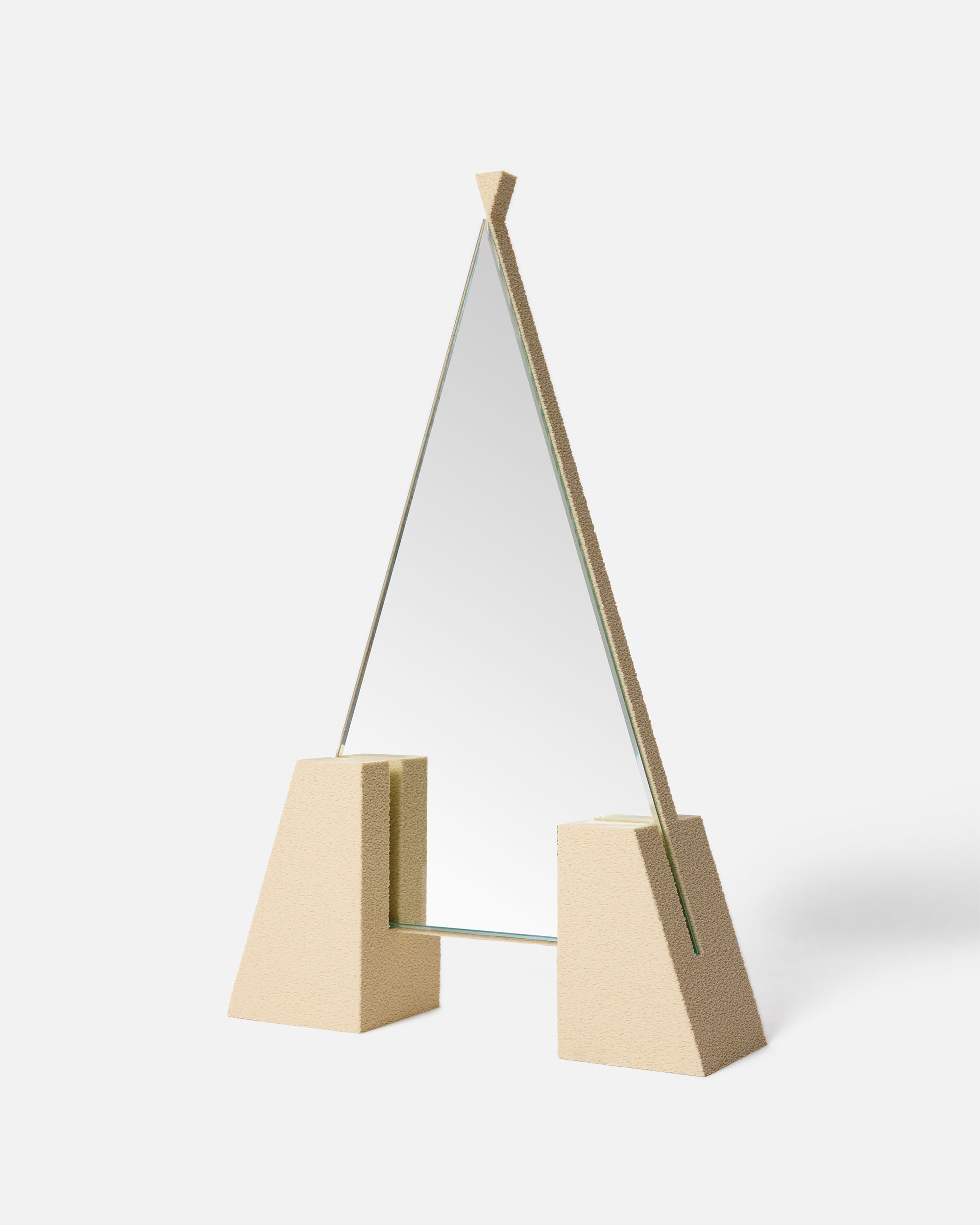 Triangolo Ayna