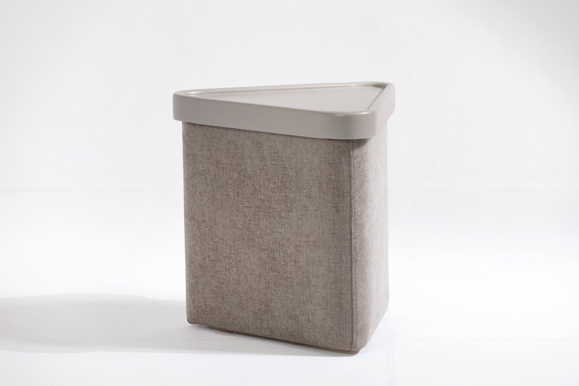 Trivio Lake Saklama Alanlı Gri Üçgen Yan Sehpa