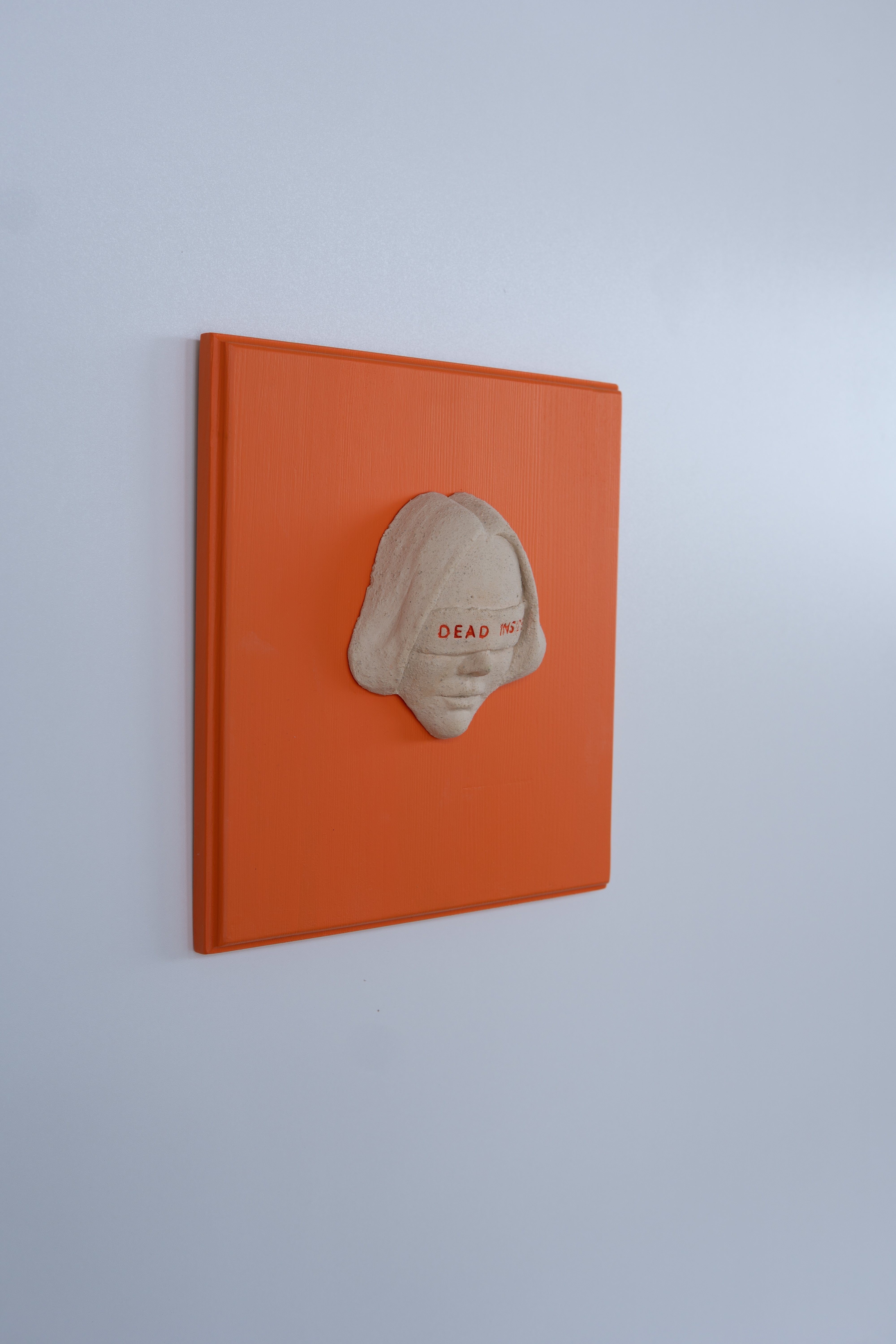 Turuncu ÇerçeVeli Seramik ve Ahşap Duvar Çerçevesi - Dead Inside