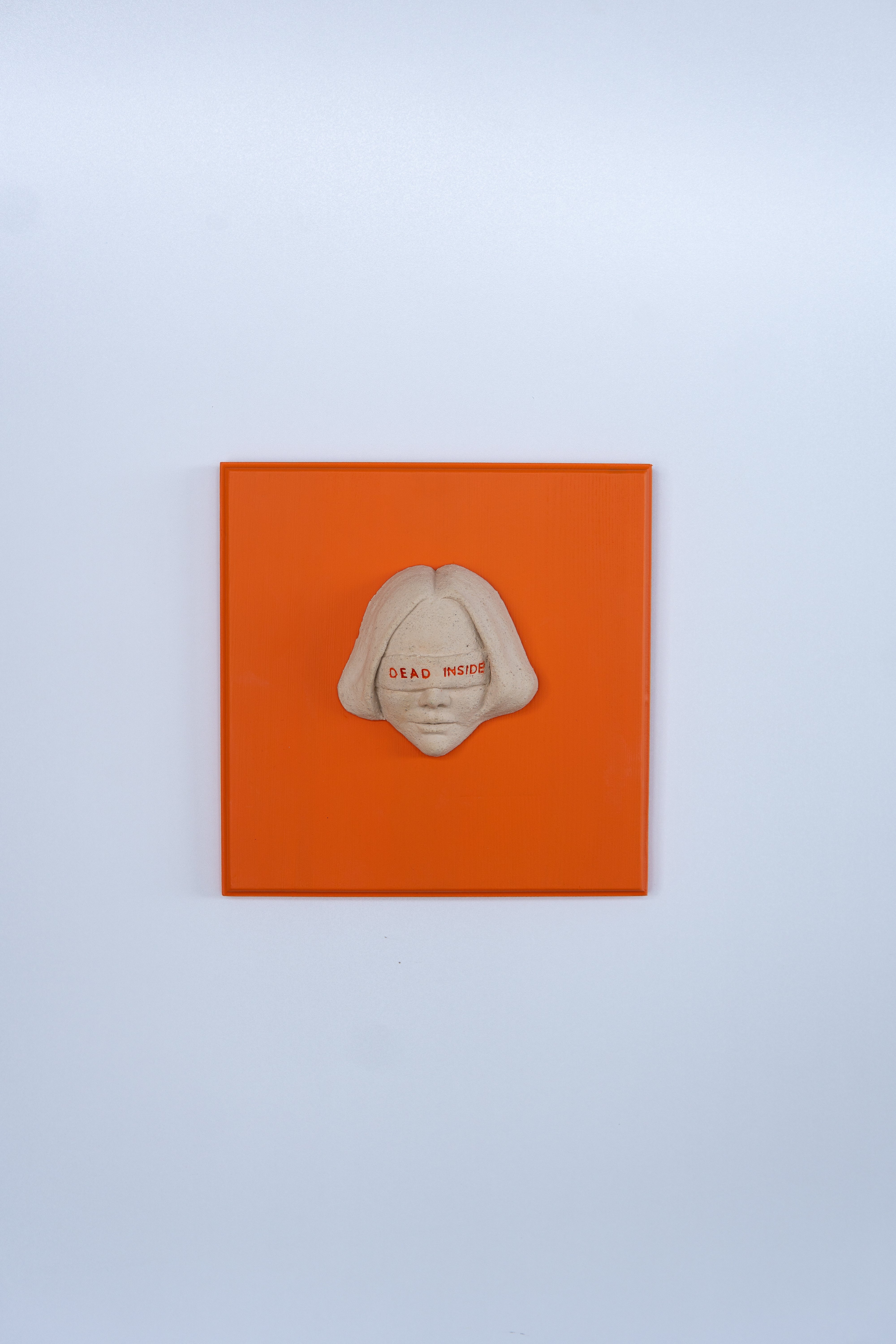 Turuncu ÇerçeVeli Seramik ve Ahşap Duvar Çerçevesi - Dead Inside