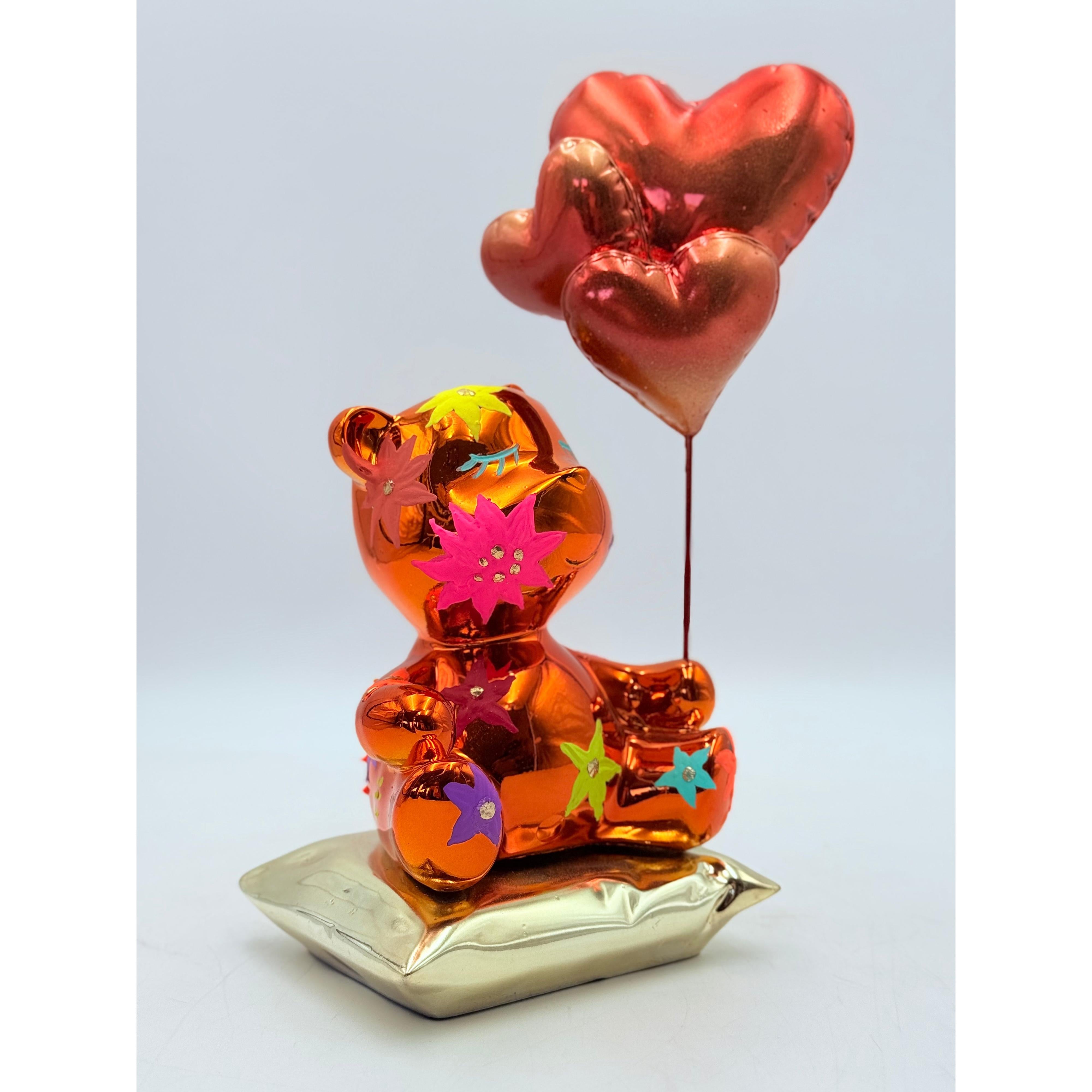 Turuncu Krom Ayı Heykeli – Kalp Balonlu Özel Tasarım