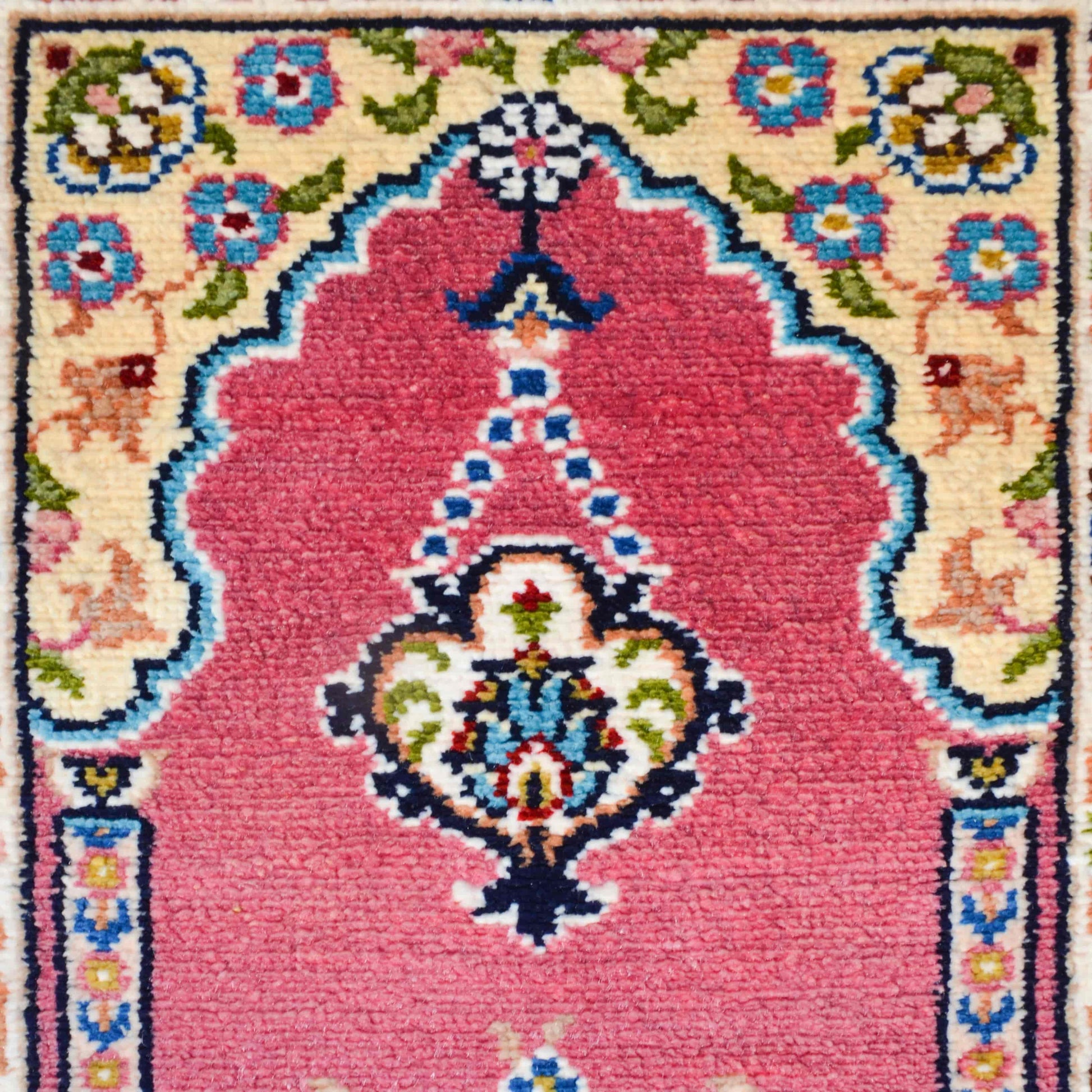 Üç Mihrap Paftalı Saf İpek El Dokuma Duvar Halısı (36x50 cm)