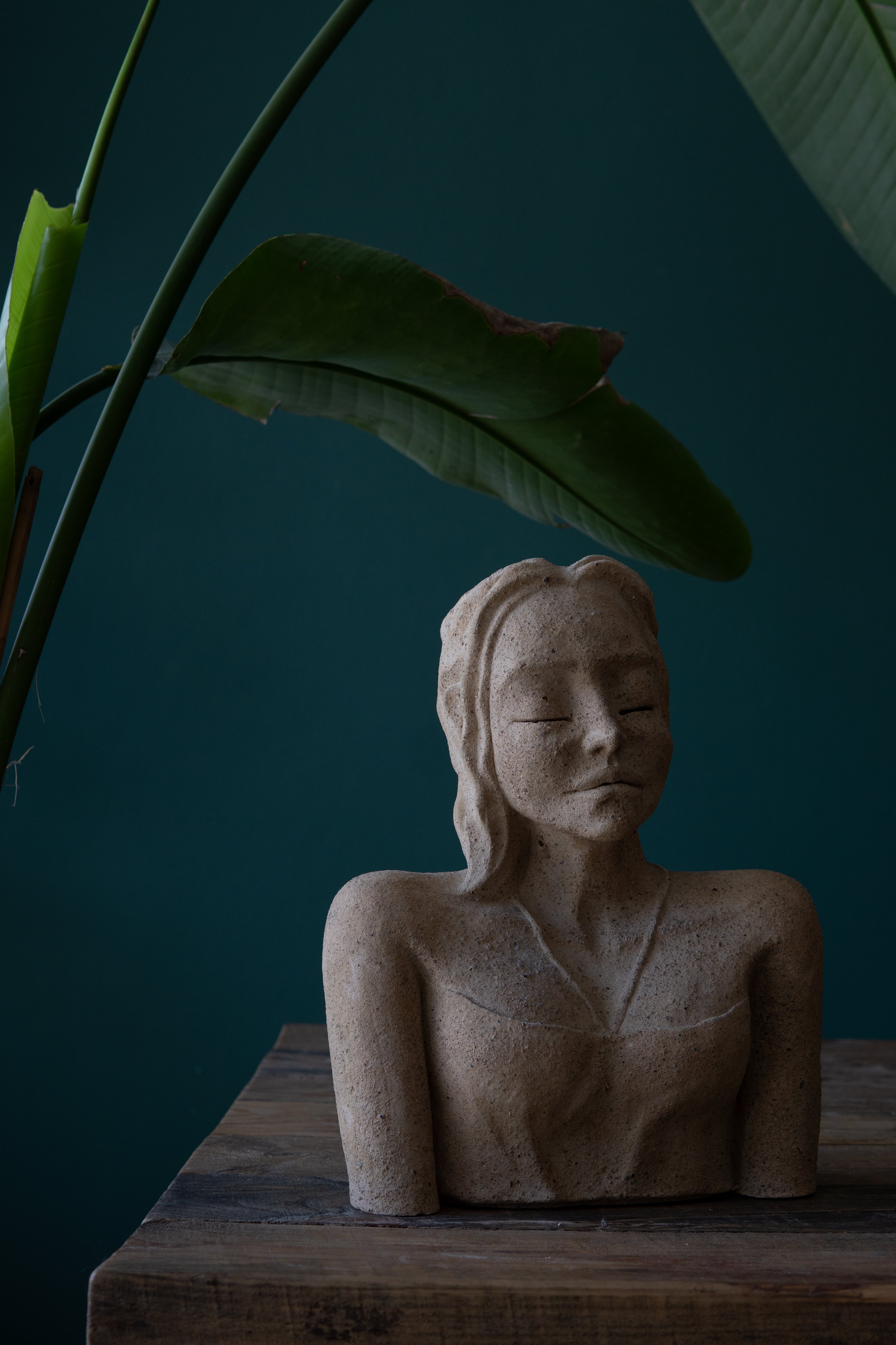 Uzun Saçlı Kadın Büst | Dokulu Seramik Heykel