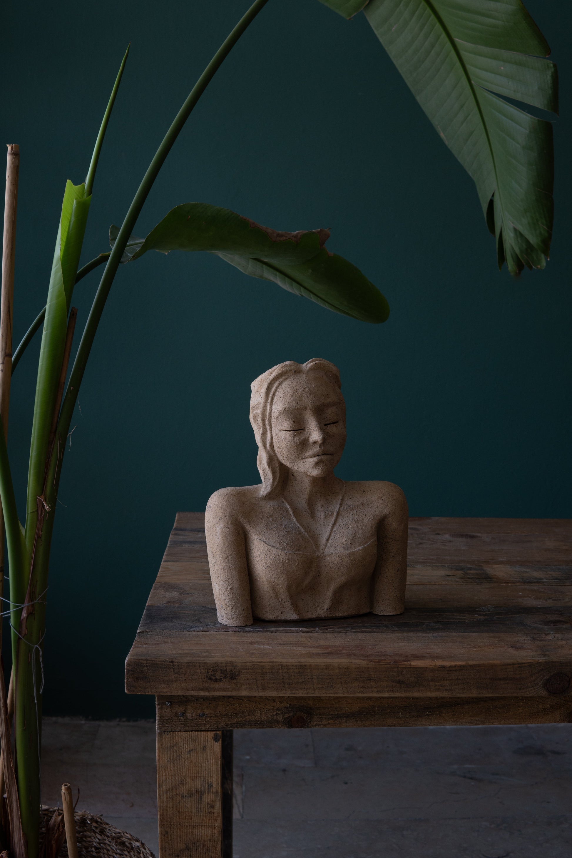 Uzun Saçlı Kadın Büst | Dokulu Seramik Heykel