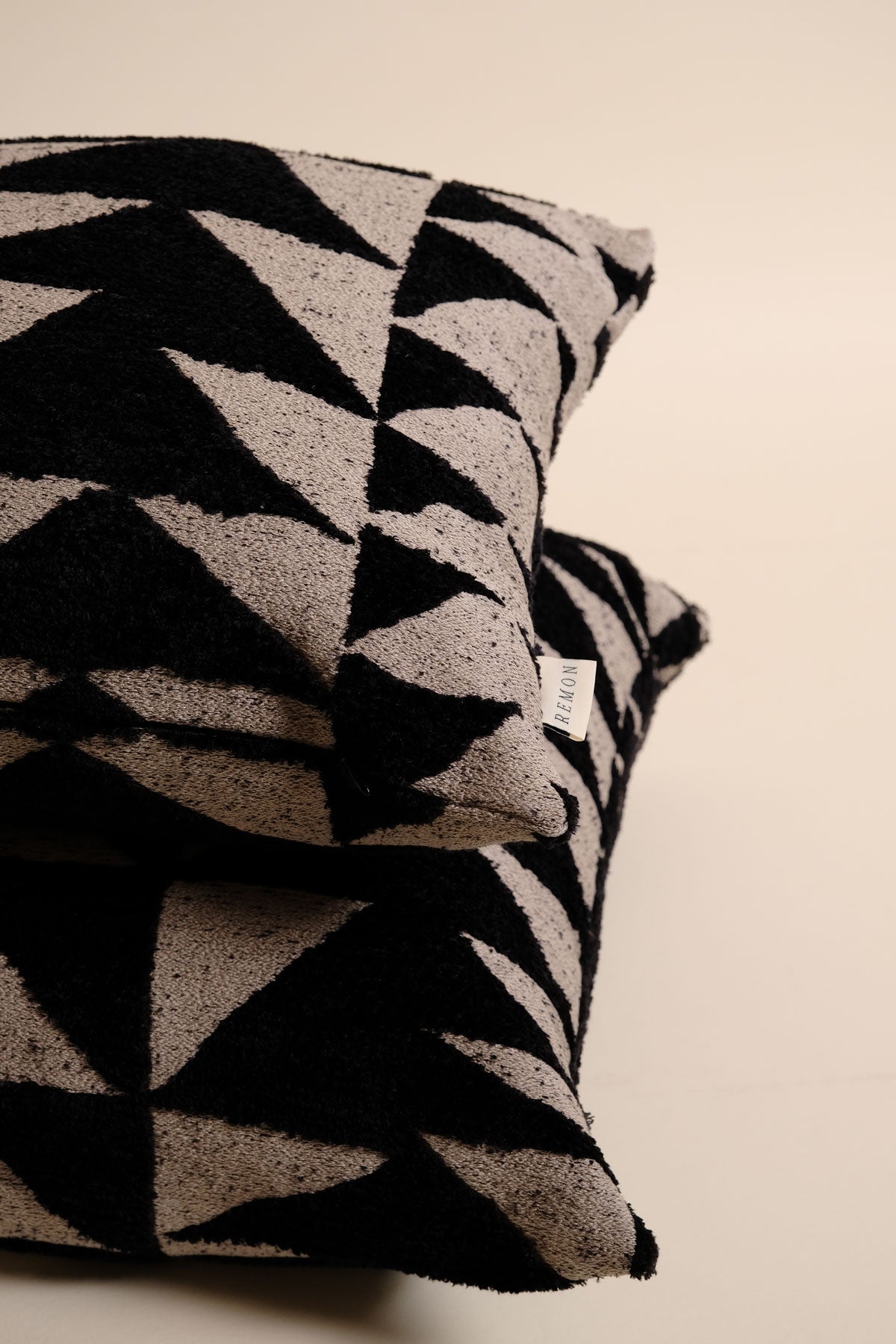 Velu Kuş Tüyü Kırlent-R E M O N-40x60-NowShopFun