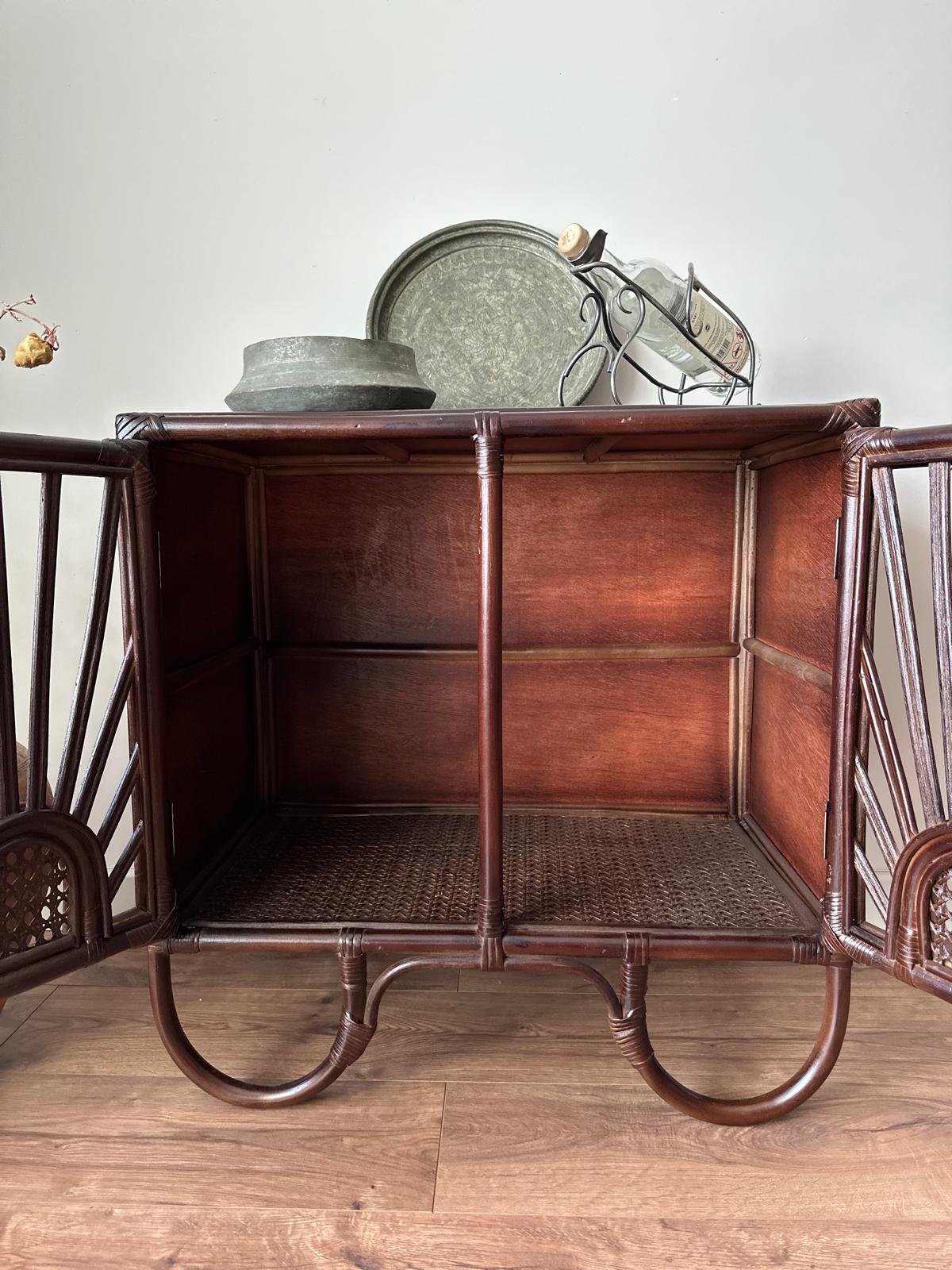 Hug Mini Rattan Konsol