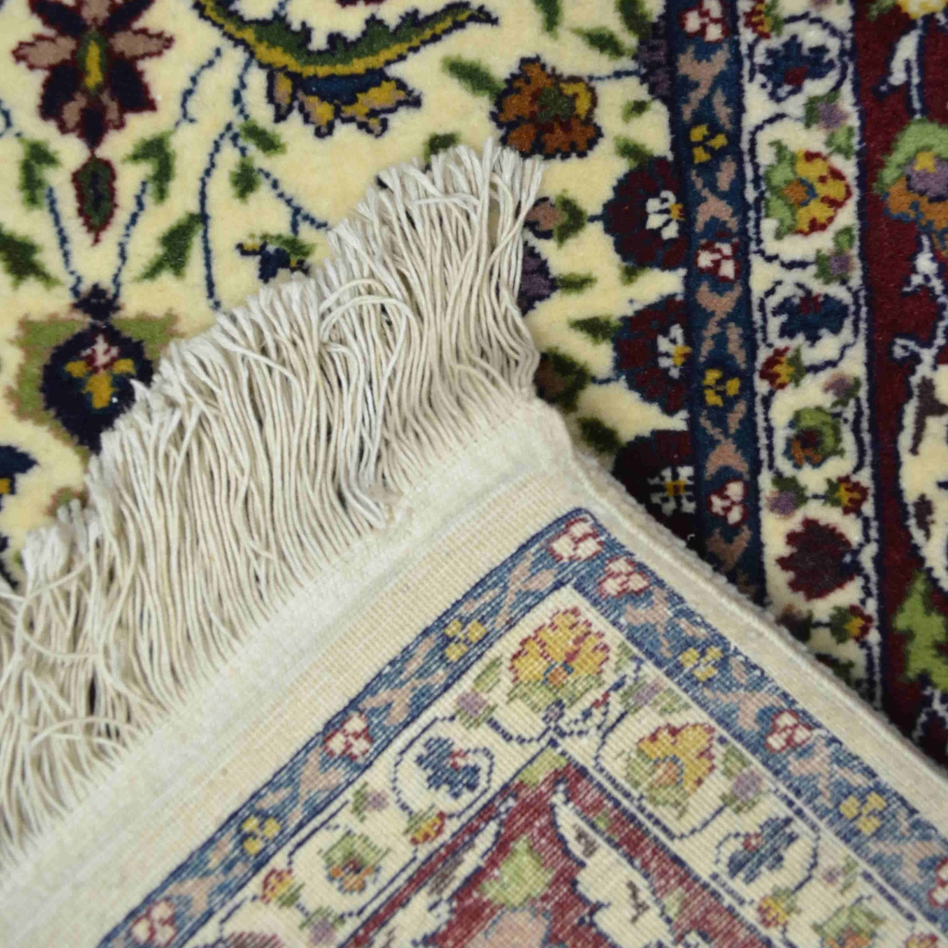 Yedi Dağın Çiçeği Desenli El Dokuma Hereke Halısı