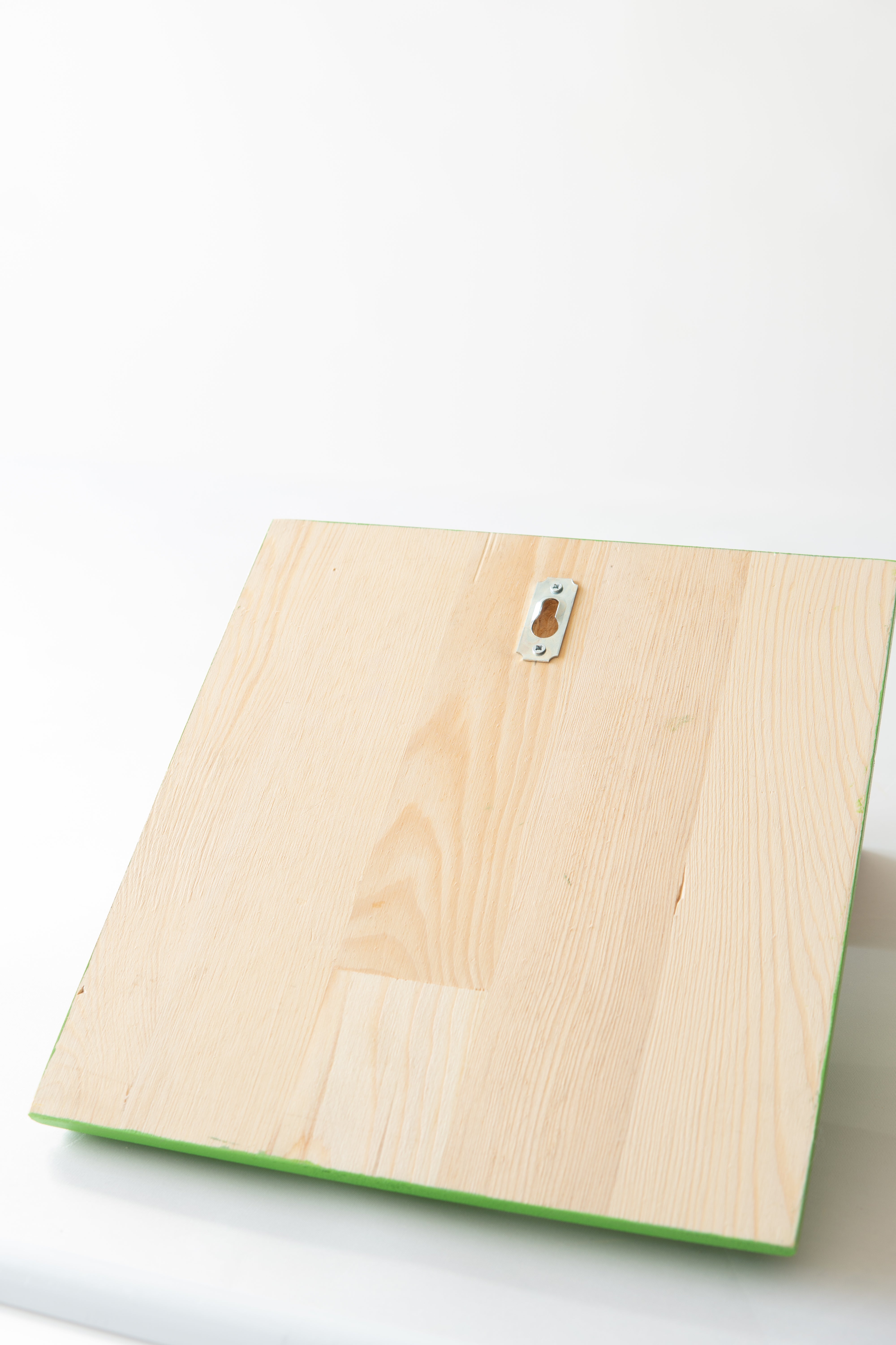 Yeşil ÇerçeVe ve Turuncu Detaylı Seramik Heykel