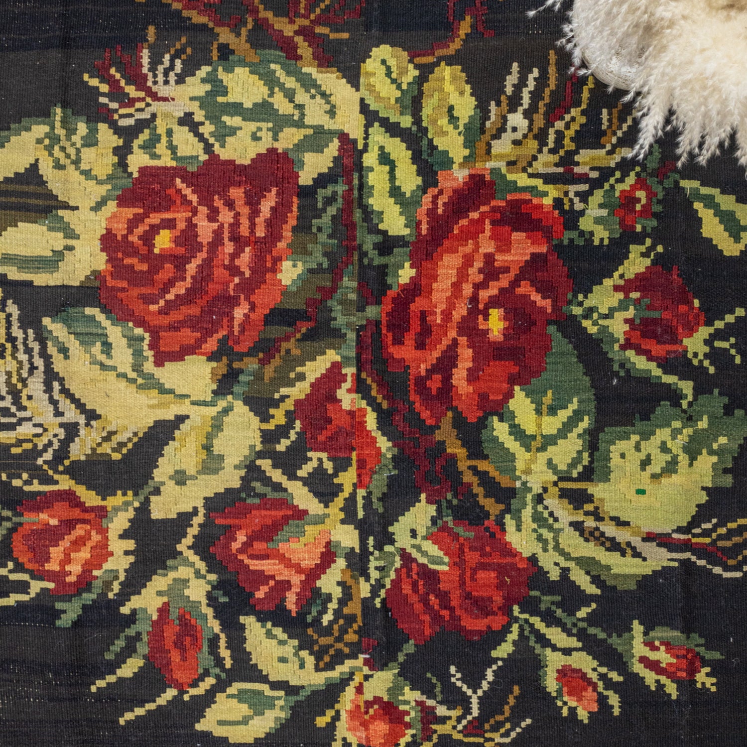 Zemfira Çiçek Desenli El Dokuma Büyük Karabağ Kilimi 470x476 cm-Kilim & Halı-Soho Antiq-NowShopFun