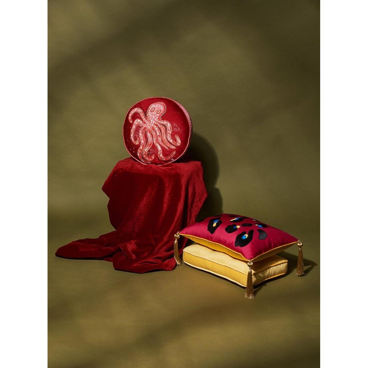 Ahtapot El Boyaması İpek Yastık