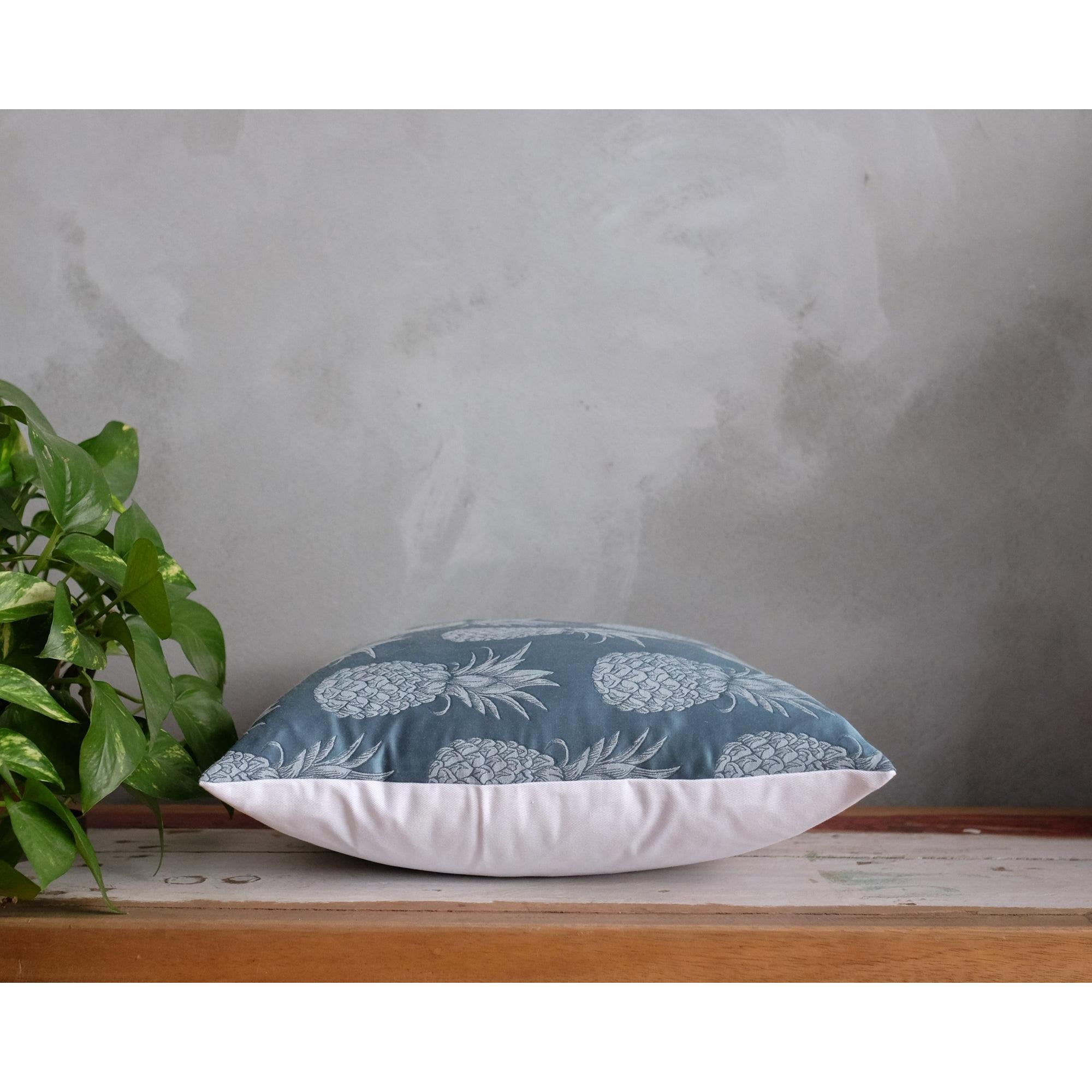 Ananaslı Tropikal Gümüş Gri ve Zümrüt Yeşili Yastık Kılıfı