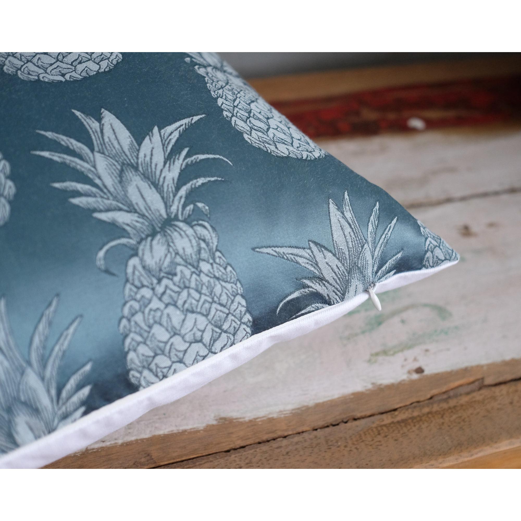 Ananaslı Tropikal Gümüş Gri ve Zümrüt Yeşili Yastık Kılıfı