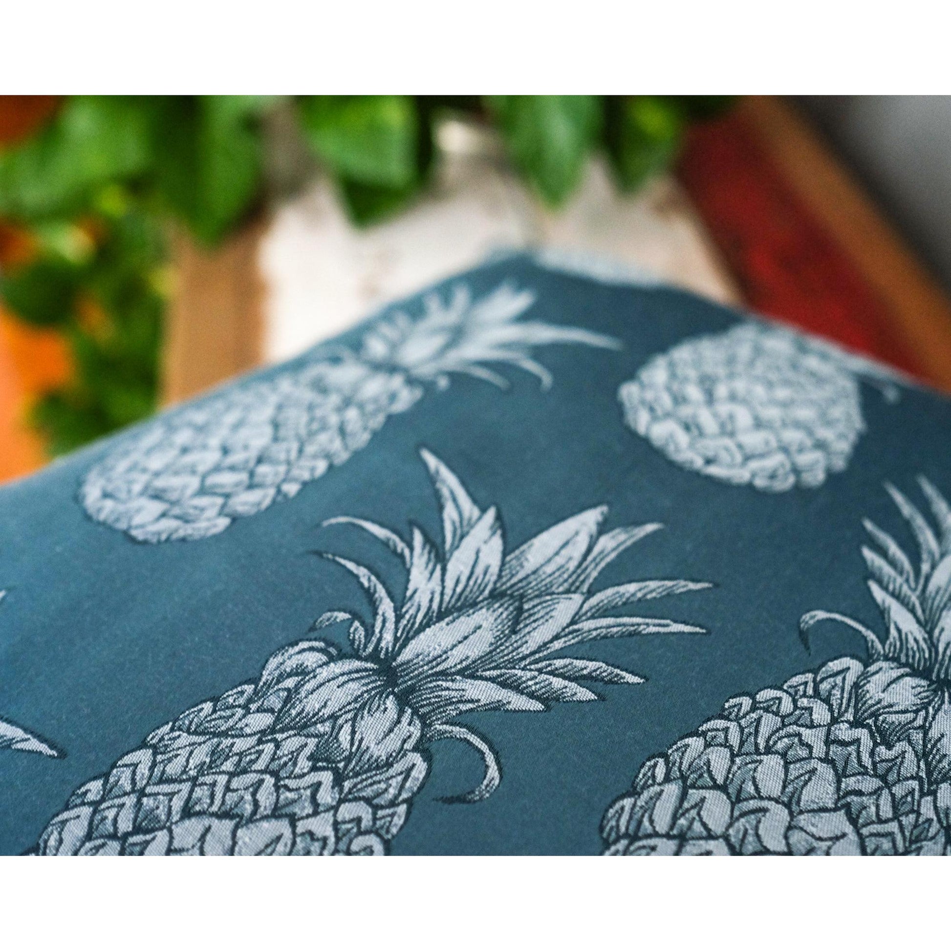 Ananaslı Tropikal Gümüş Gri ve Zümrüt Yeşili Yastık Kılıfı