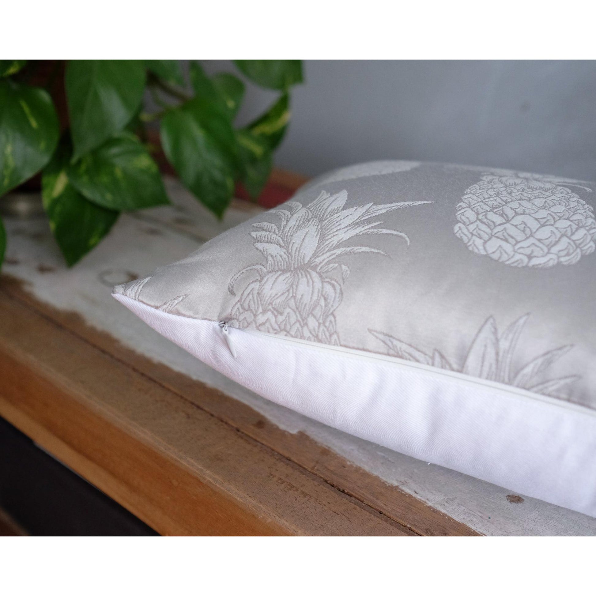 Ananaslı Tropikal Gümüş Gri ve Zümrüt Yeşili Yastık Kılıfı