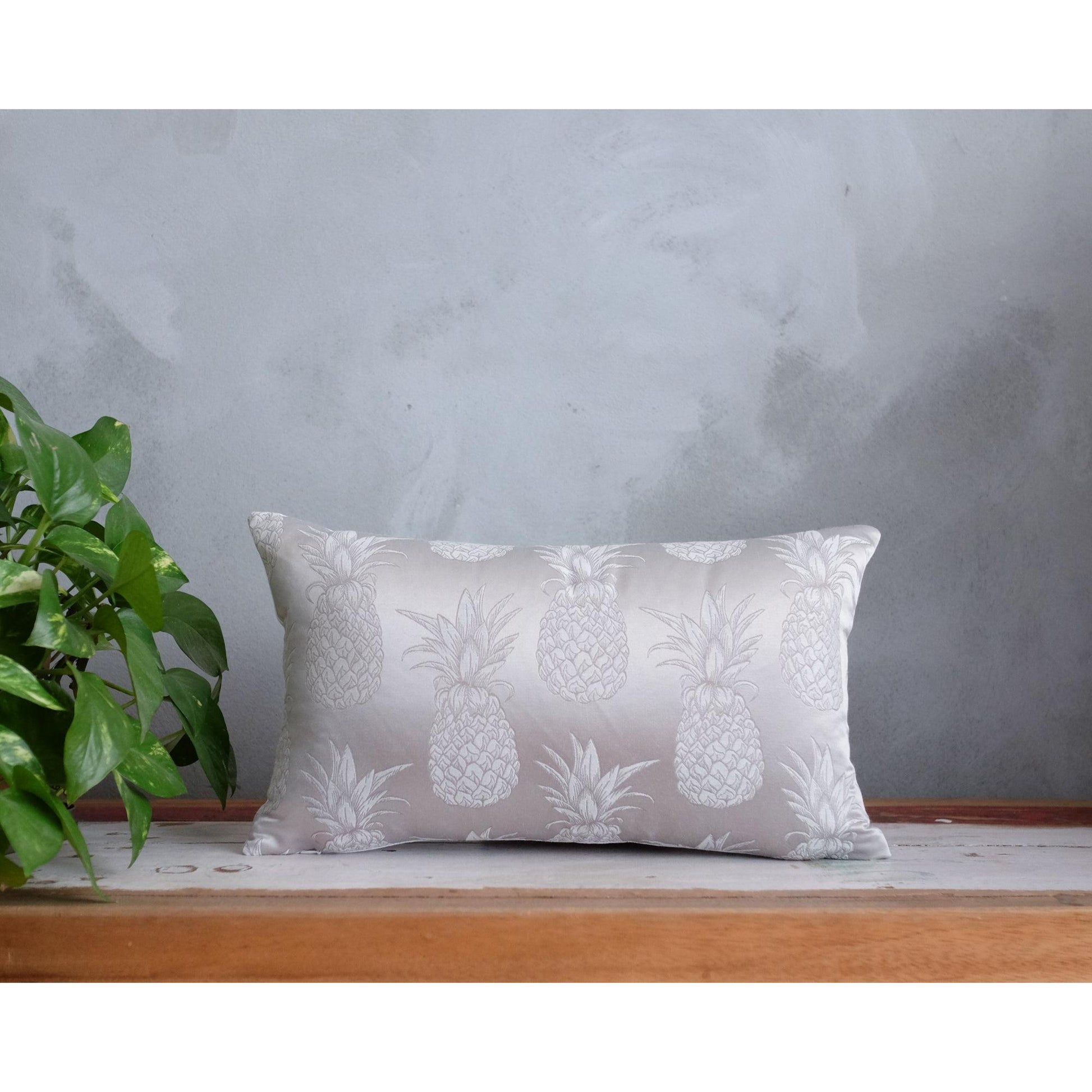 Ananaslı Tropikal Gümüş Gri ve Zümrüt Yeşili Yastık Kılıfı