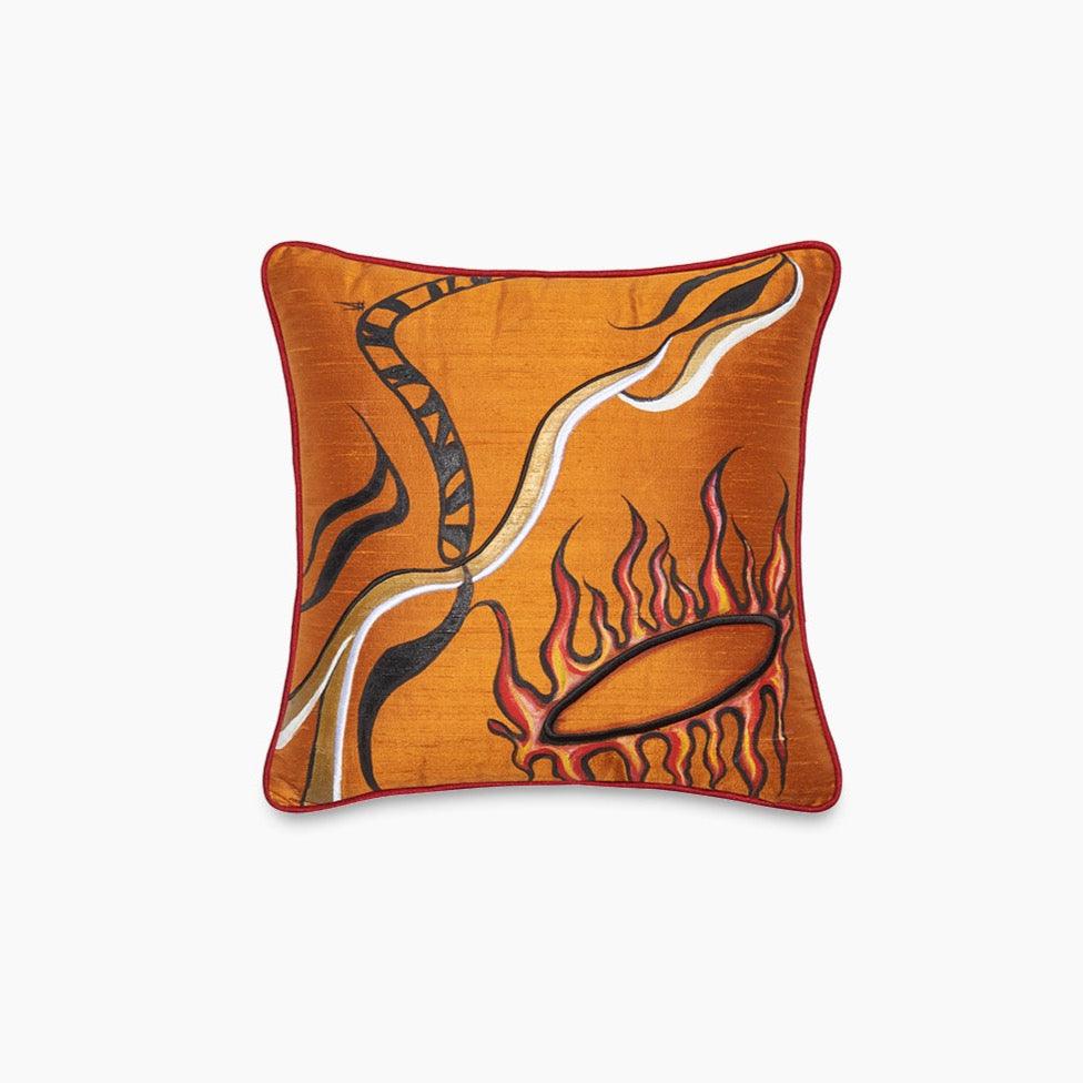 Ateş Çemberi El Boyaması İpek Şantuk Yastık