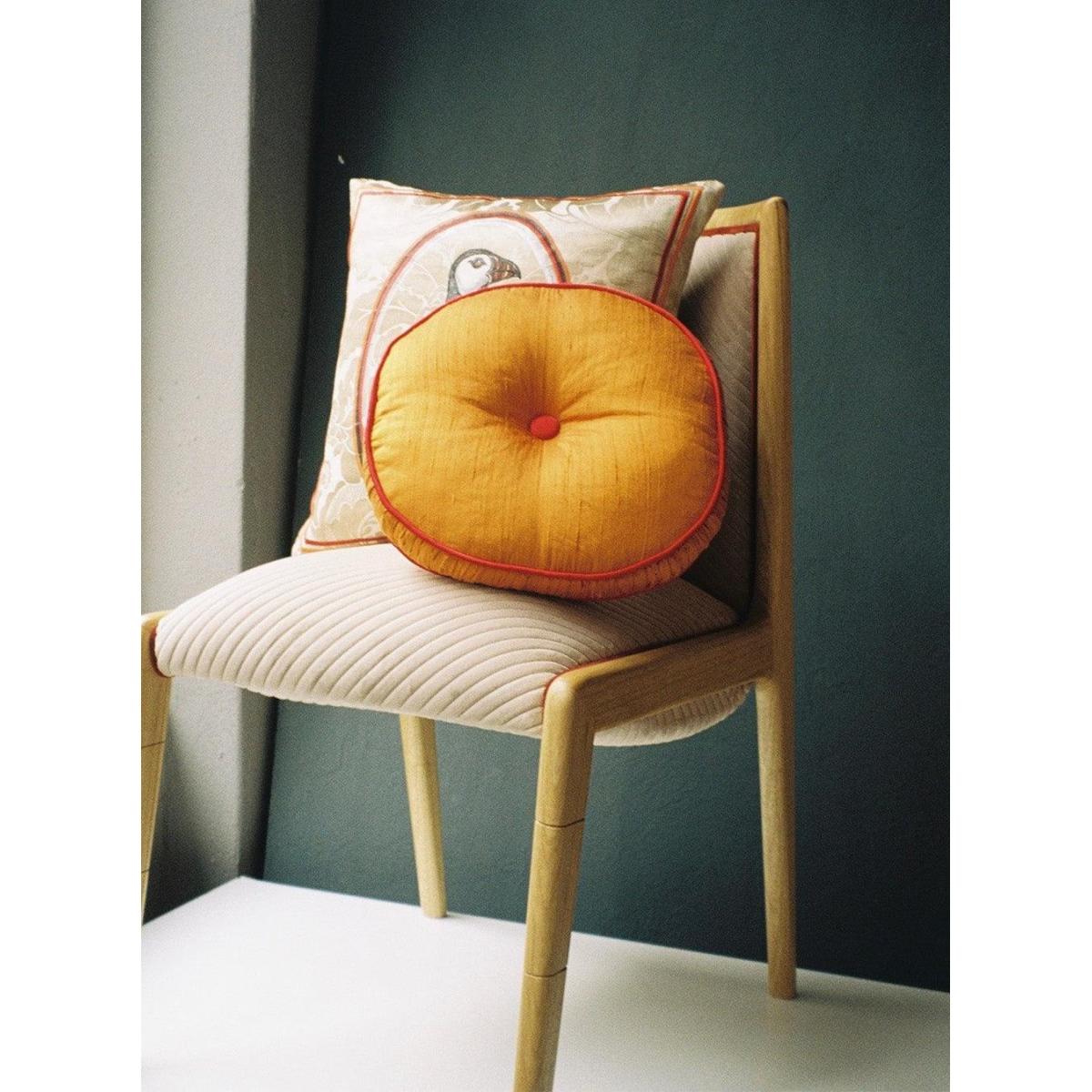 Düğme Detaylı İpek Şantuk Yuvarlak Yastık