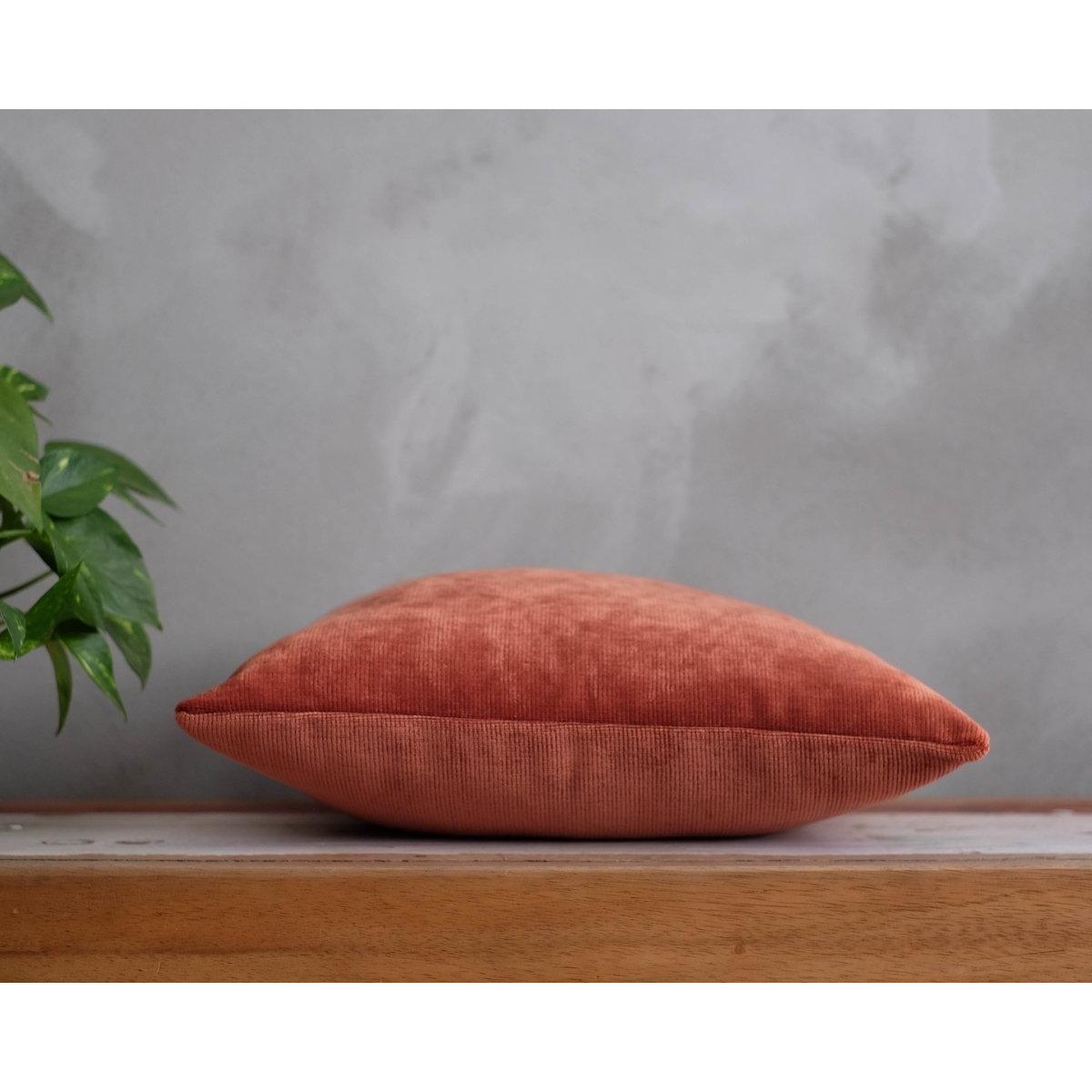 Kiremit Rengi Fitilli Kadife Yastık Kılıfı