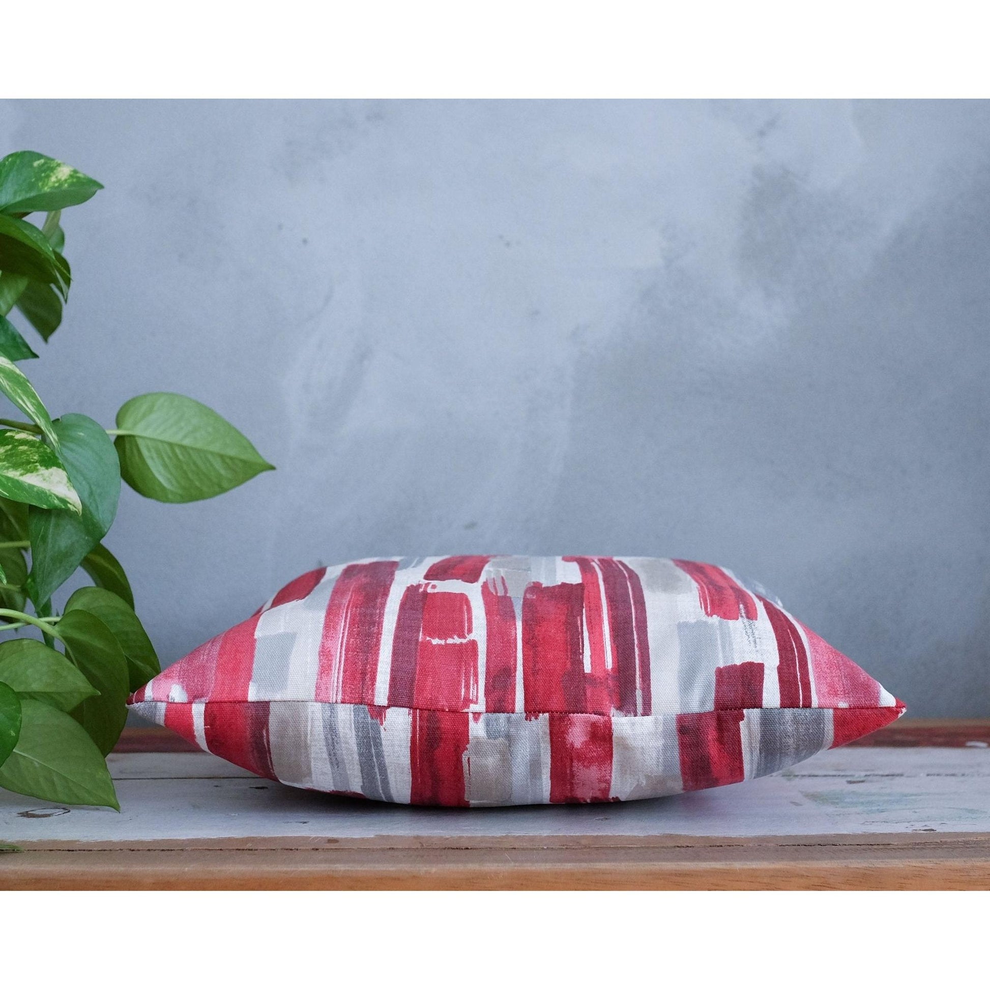 Kırmızı & Gri Fırça Darbeli Yastık Kılıfı