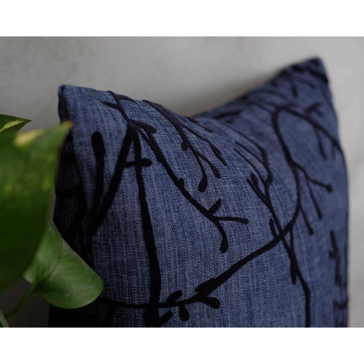 Koyu Mavi Kadife Dallar Modern Kırlent Kılıfı