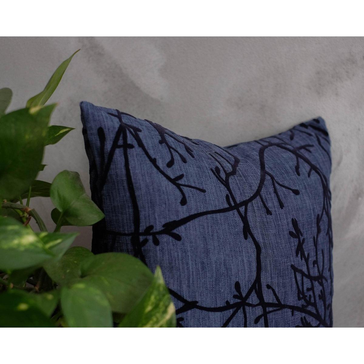 Koyu Mavi Kadife Dallar Modern Kırlent Kılıfı