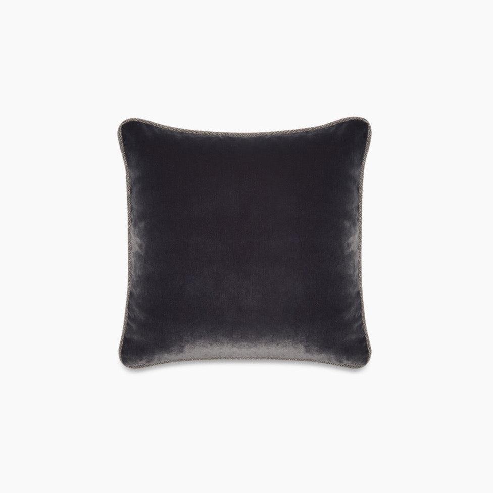 Kuzgun İpek Üzerine El Boyaması Yastık