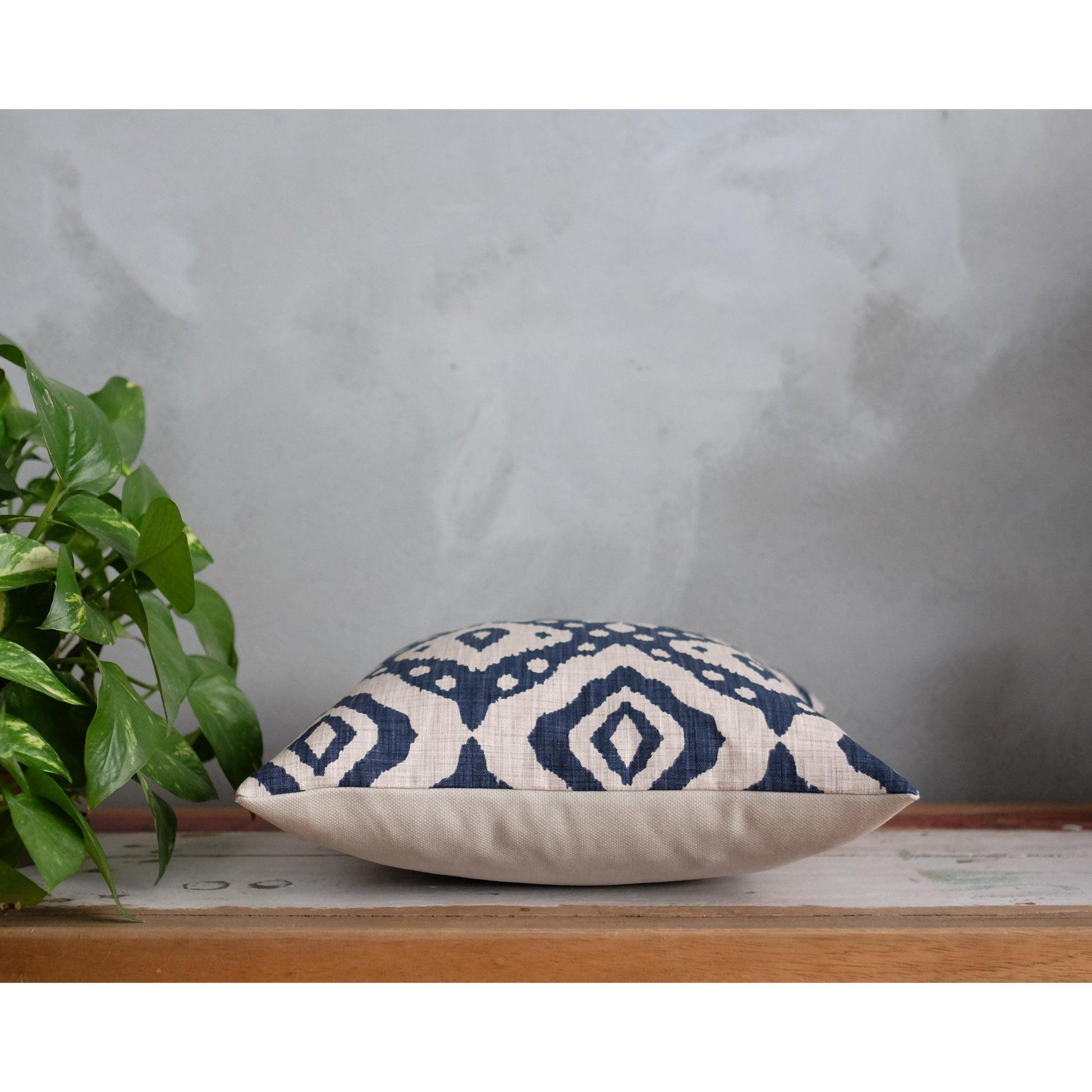 Lacivert Bej Oryantal Dizayn Kırlent Kılıfı