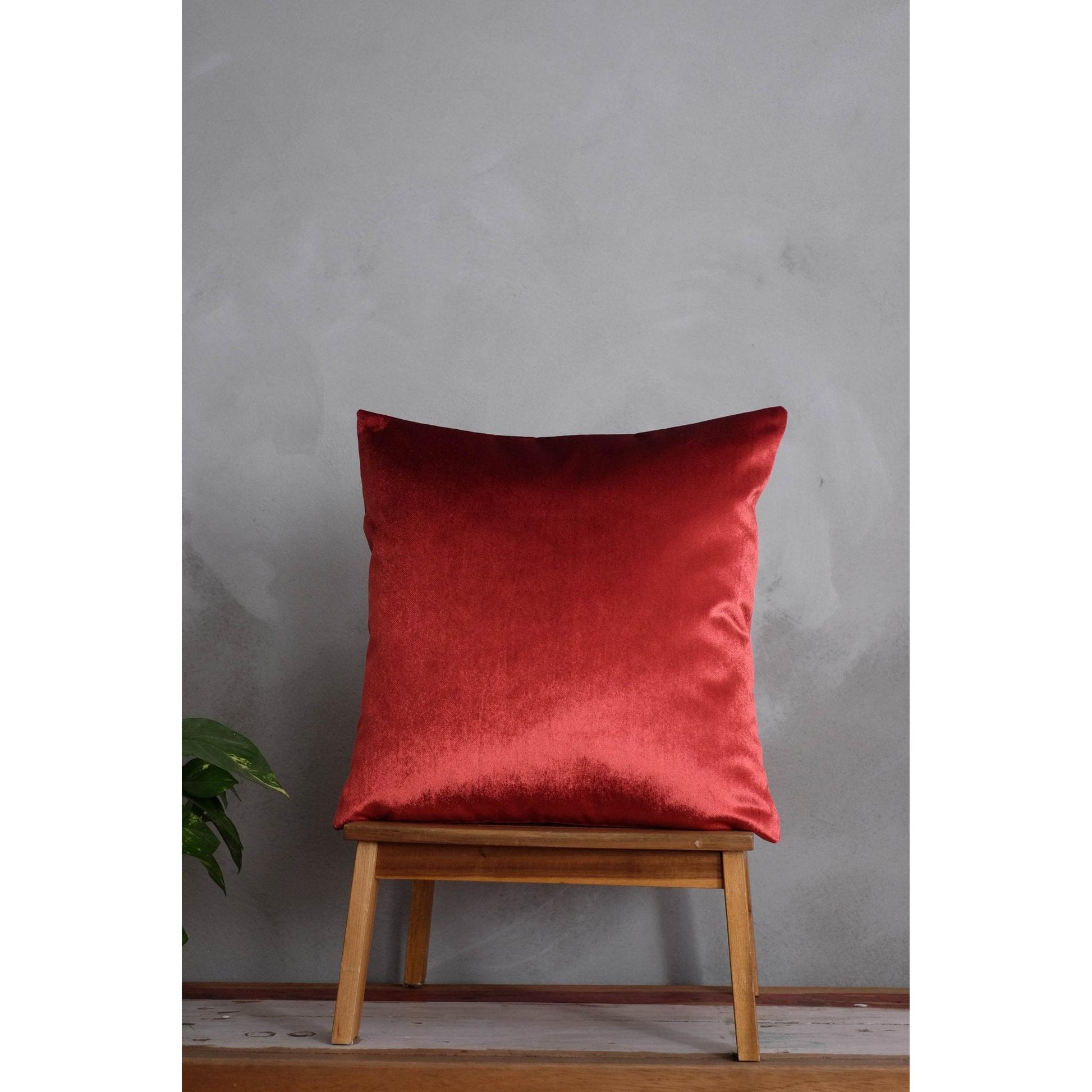Parlak Şarap Kırmızısı Kadife Yılbaşı Yastık Kılıfı