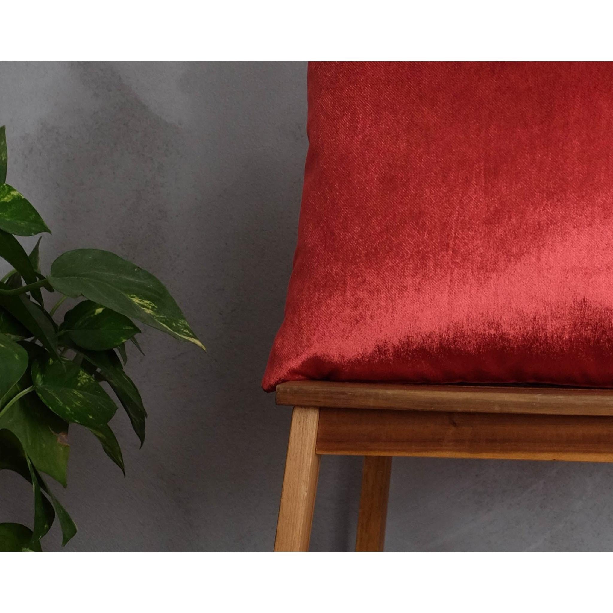 Parlak Şarap Kırmızısı Kadife Yılbaşı Yastık Kılıfı